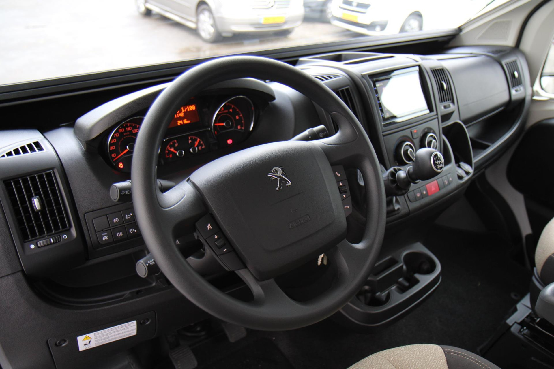 41948350-30.jpg