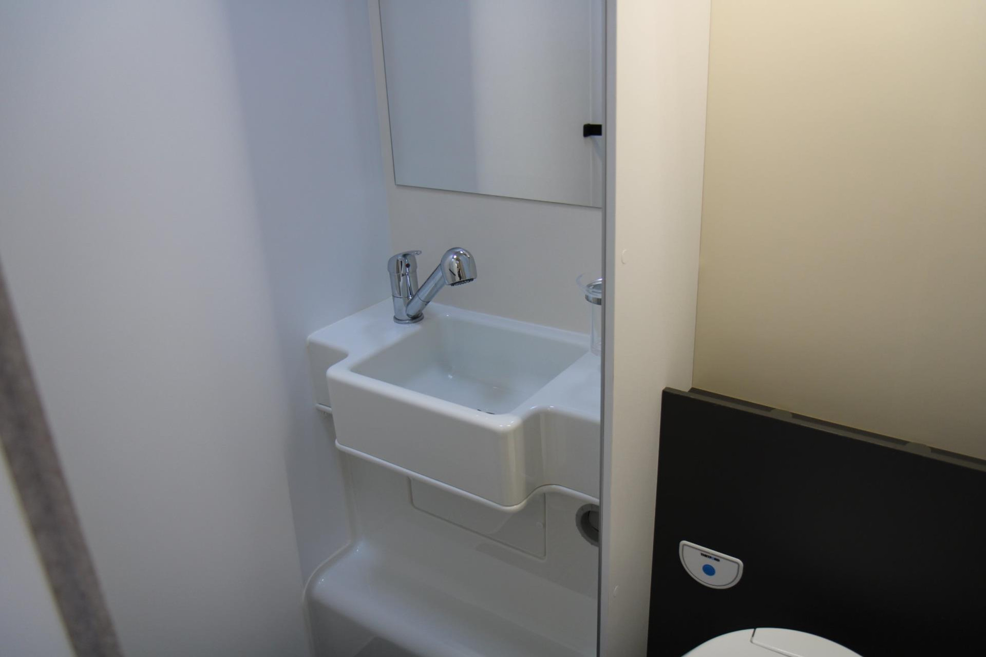 41948350-42.jpg