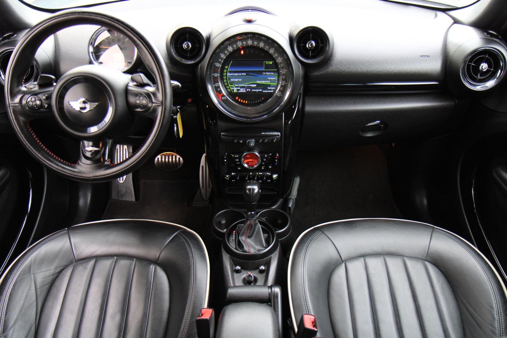 42157359-8.jpg