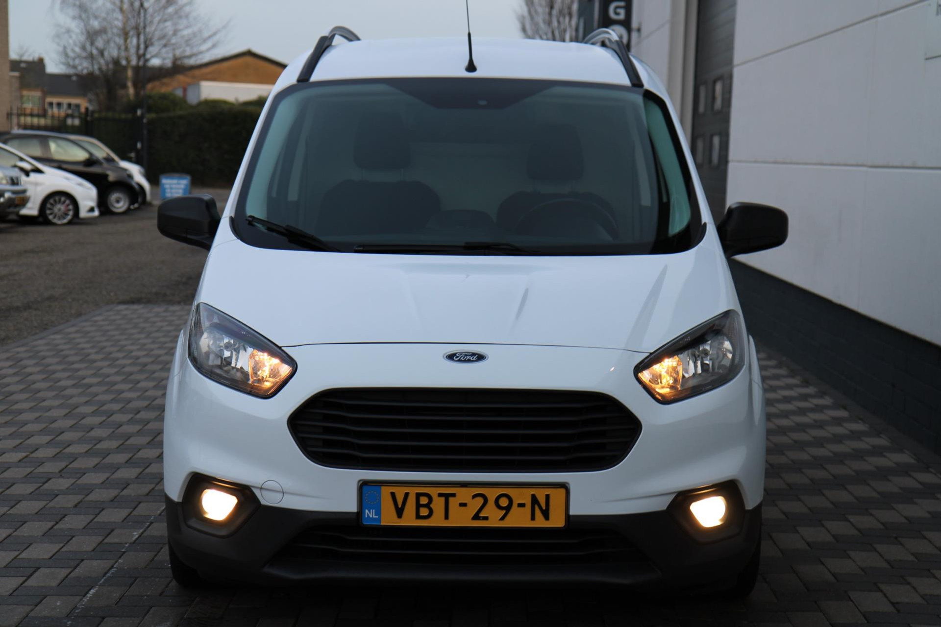 42174690-43.jpg