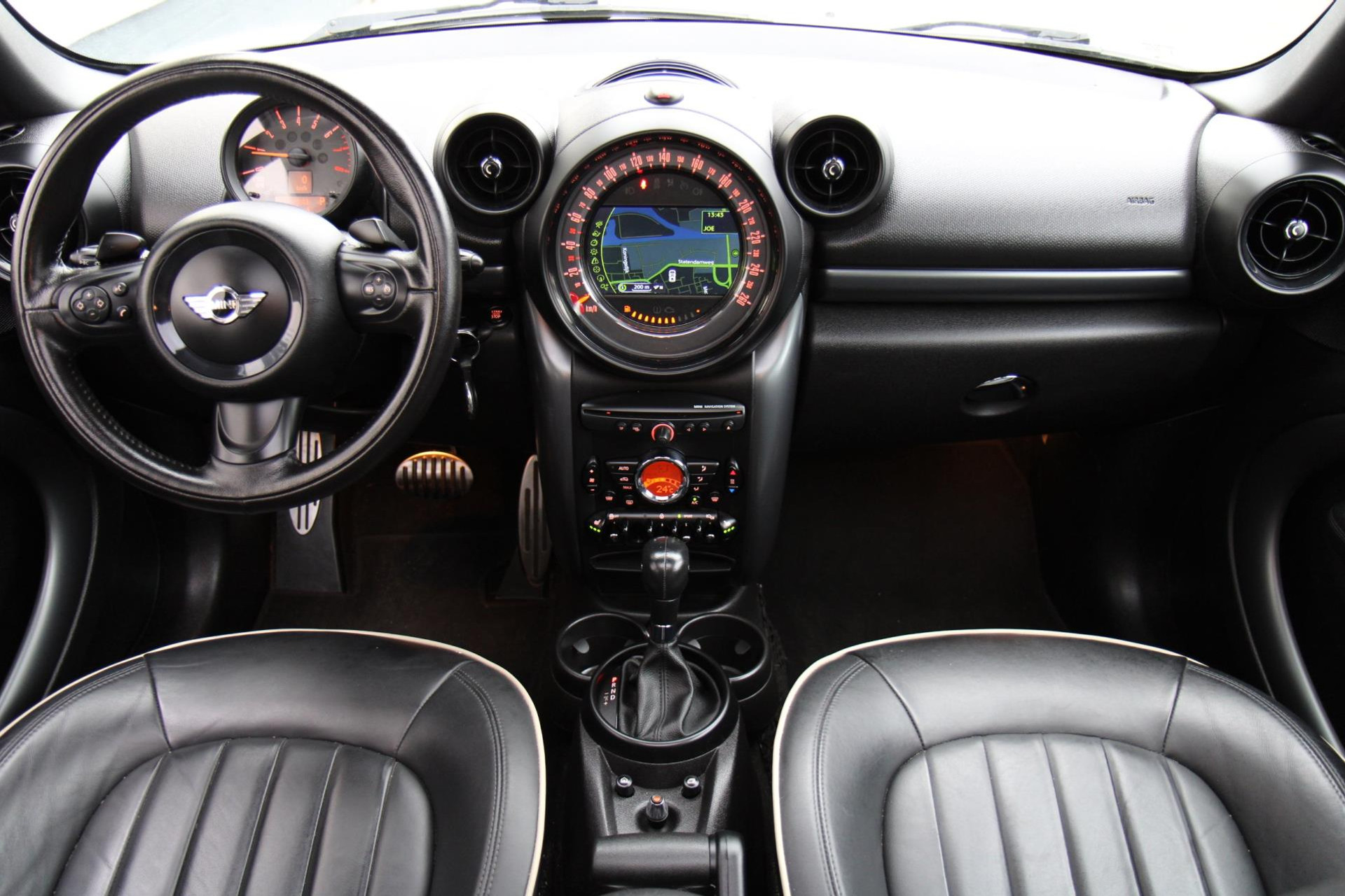 42440732-10.jpg