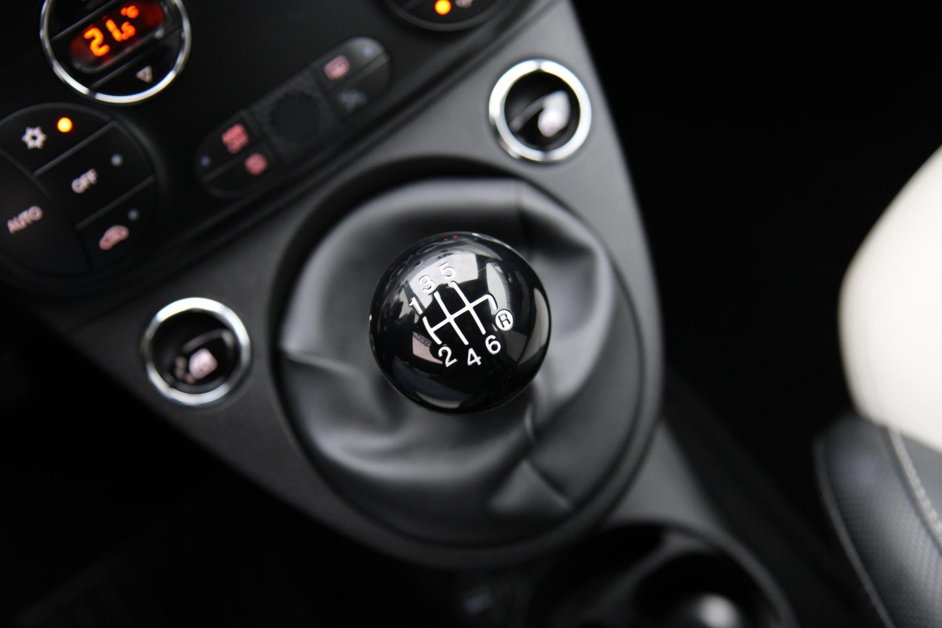 42442843-21.jpg