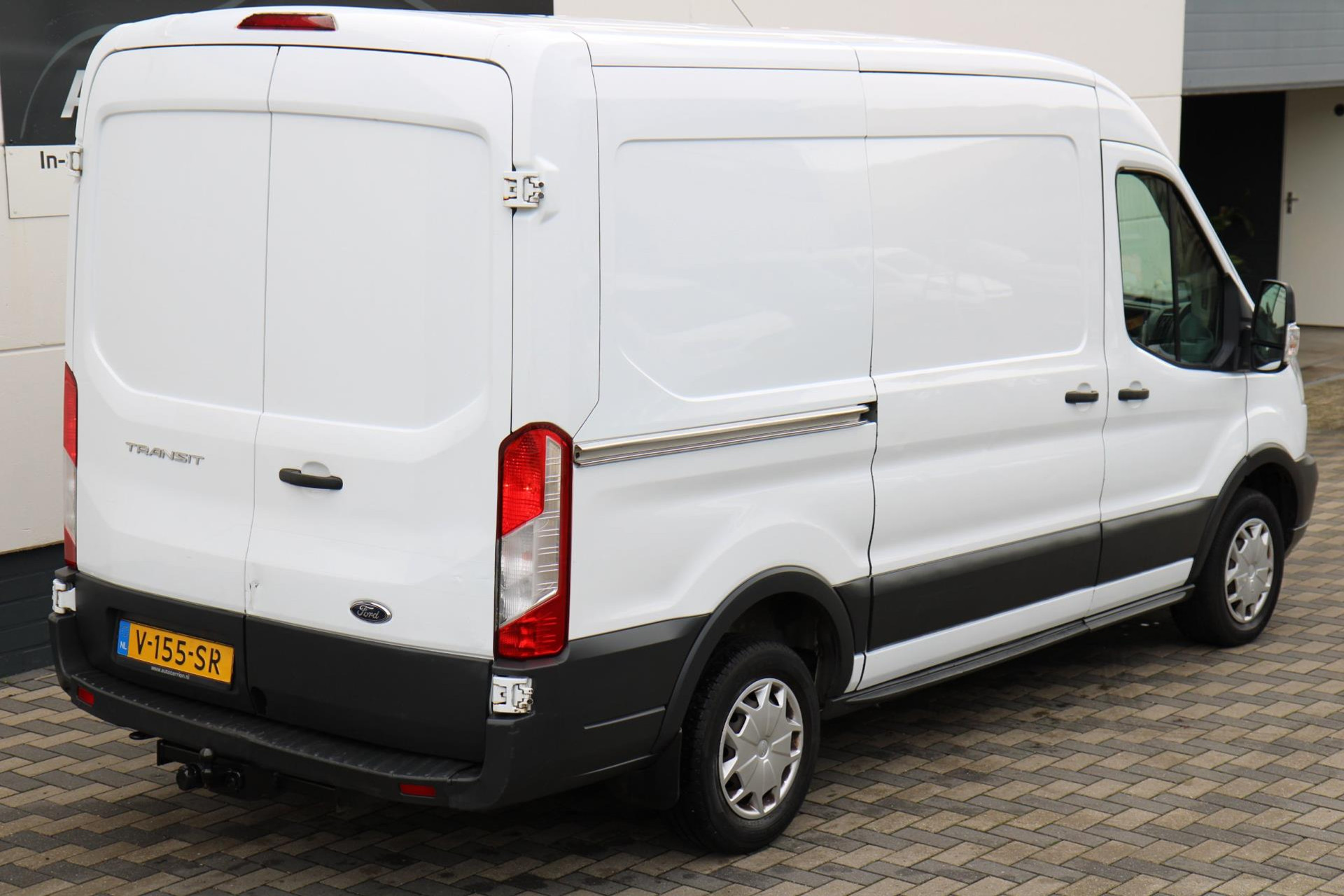 42545686-4.jpg