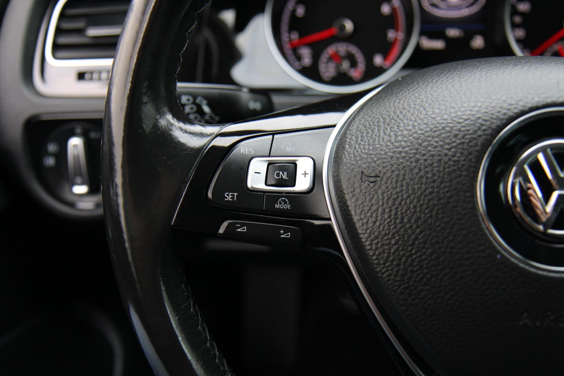 42588505-14.jpg