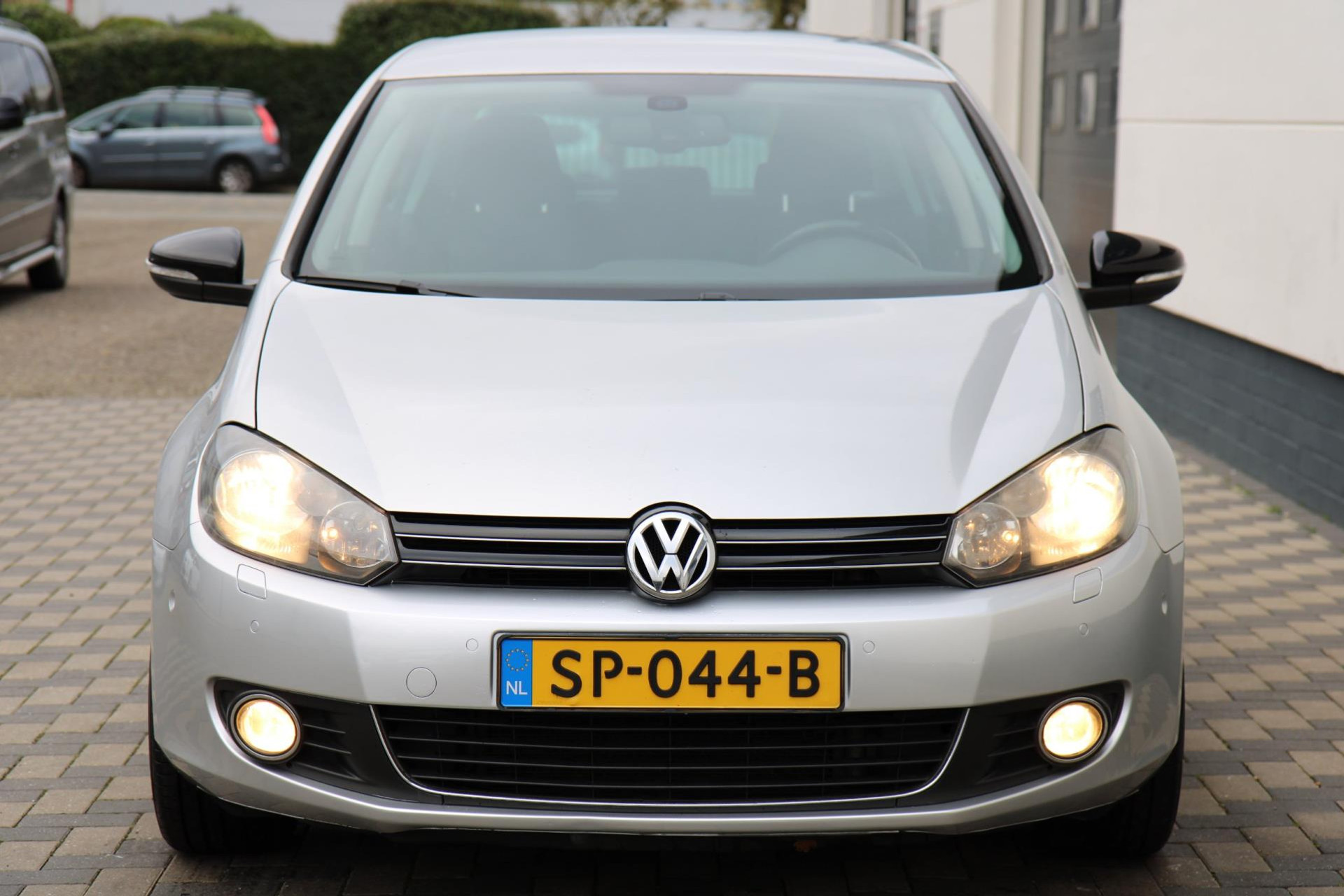 42591550-46.jpg