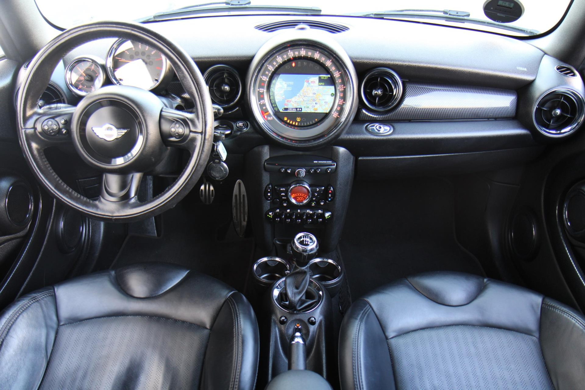 42718683-10.jpg