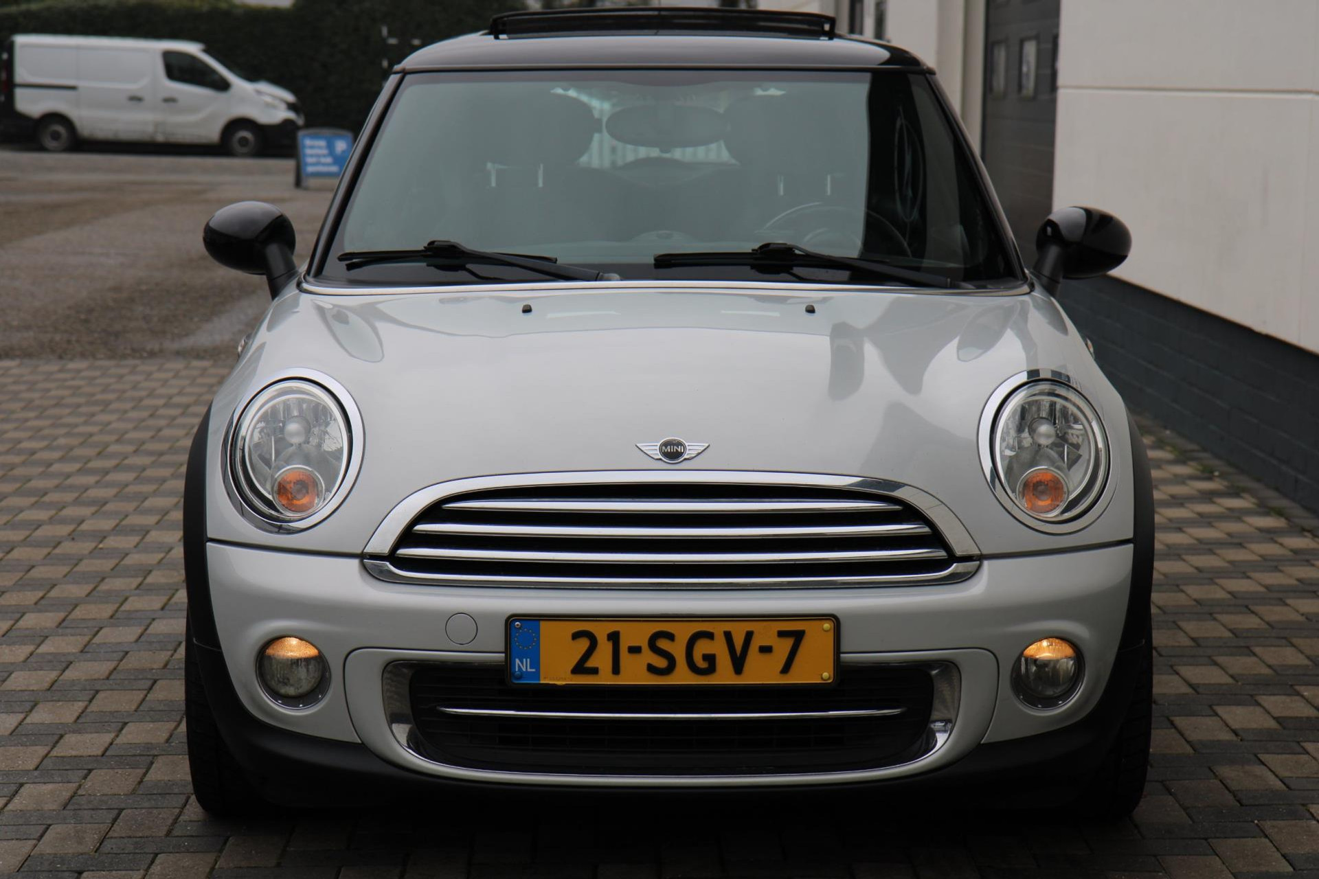 42880585-25.jpg