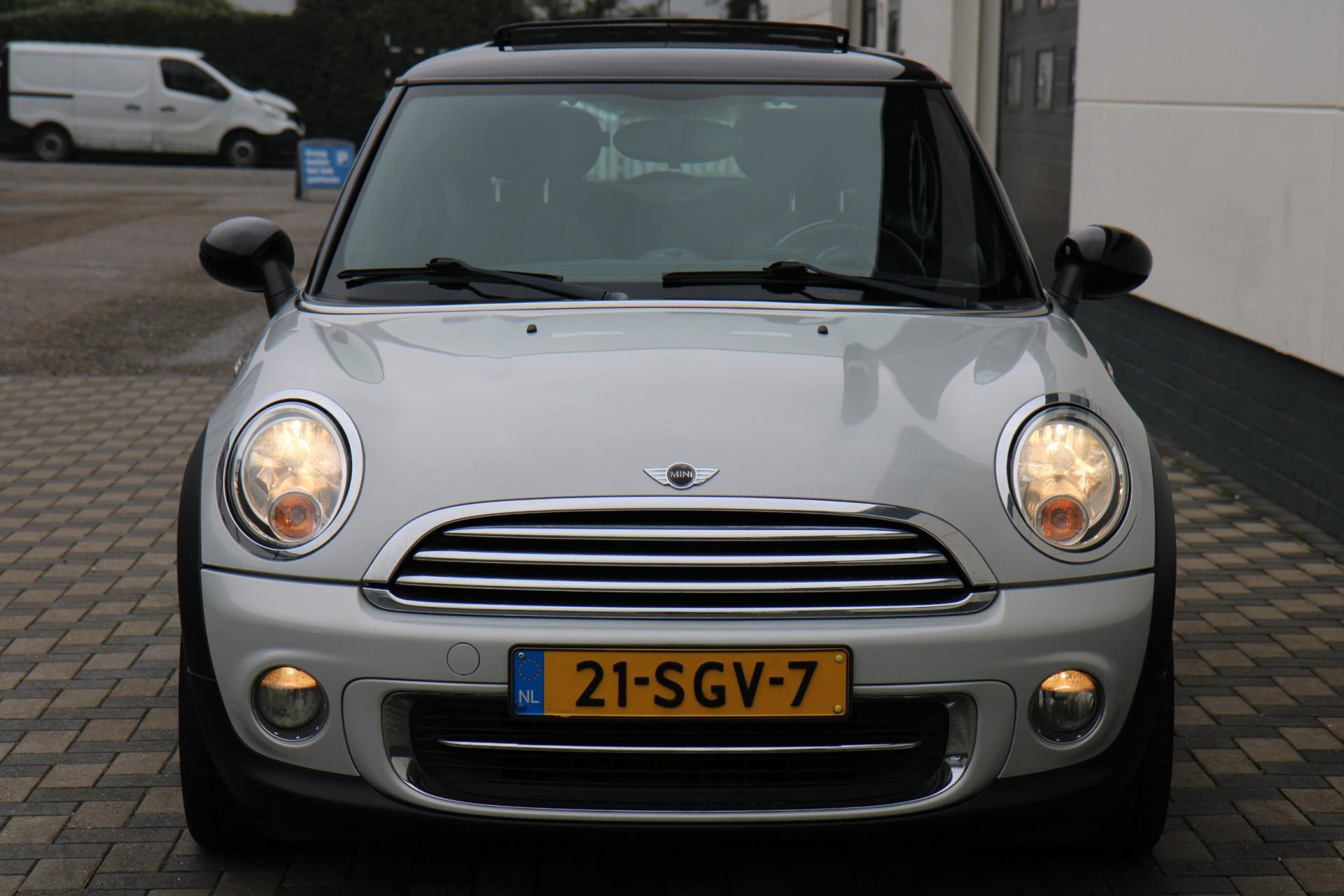 42880585-26.jpg