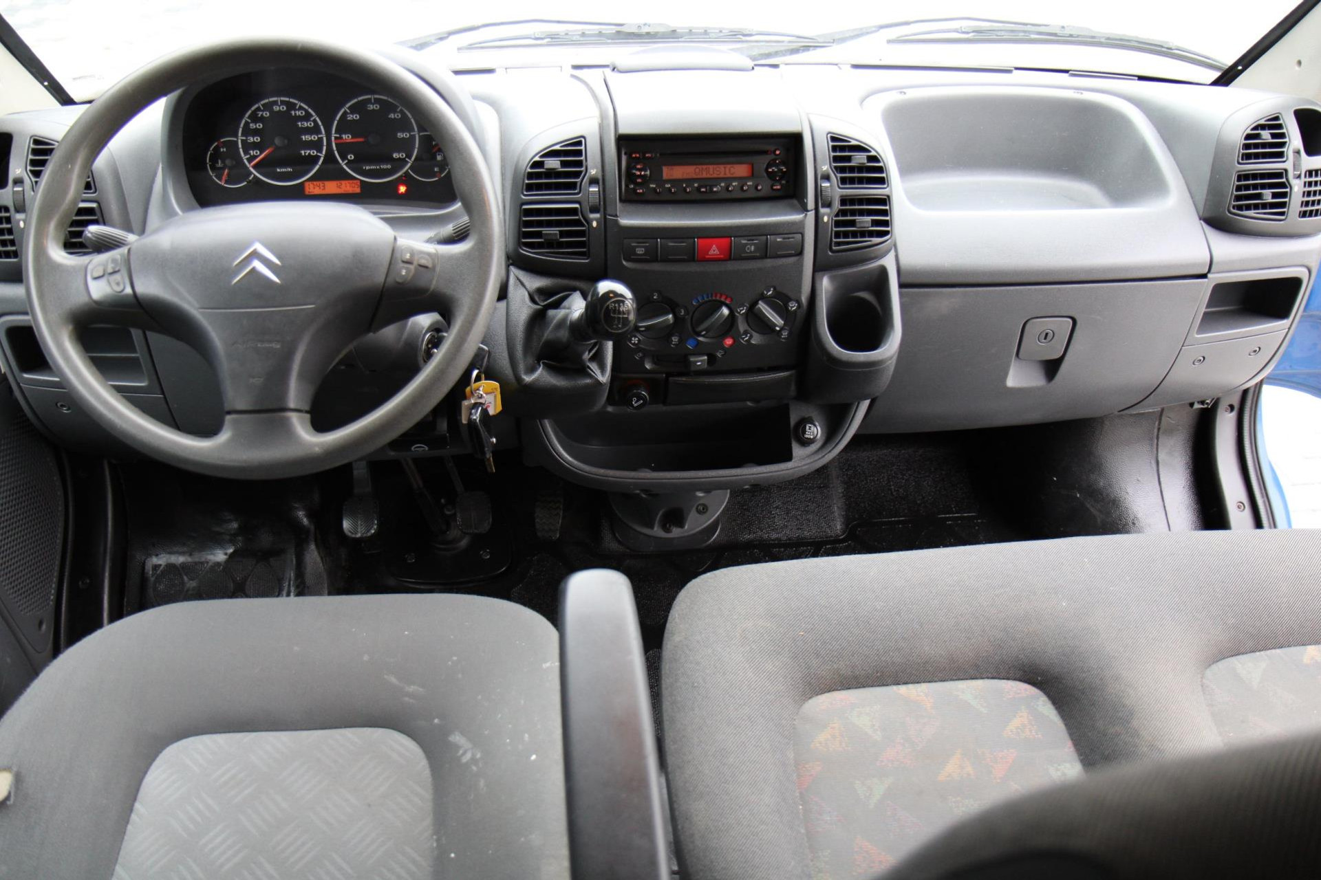 42974676-9.jpg