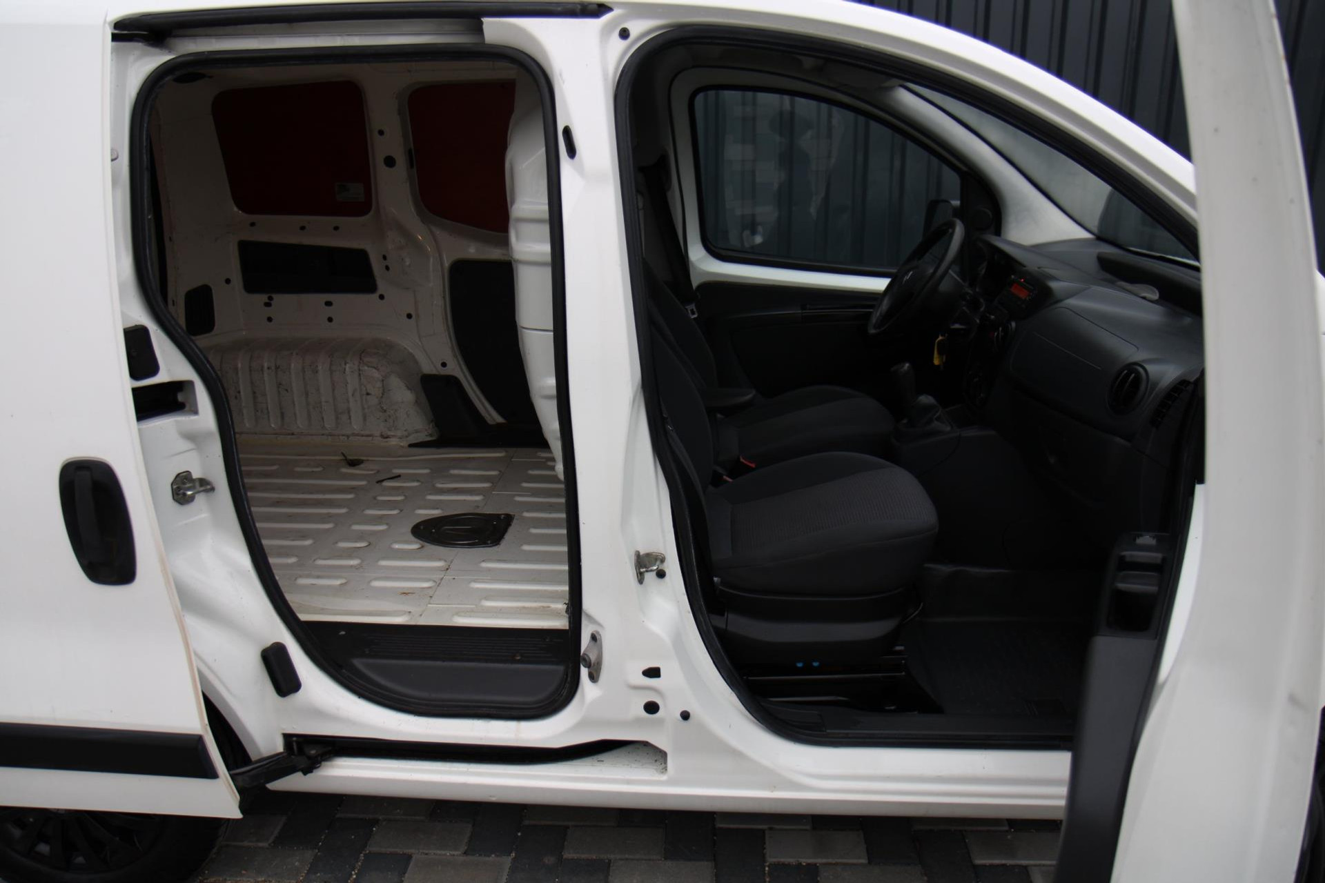 42974920-3.jpg