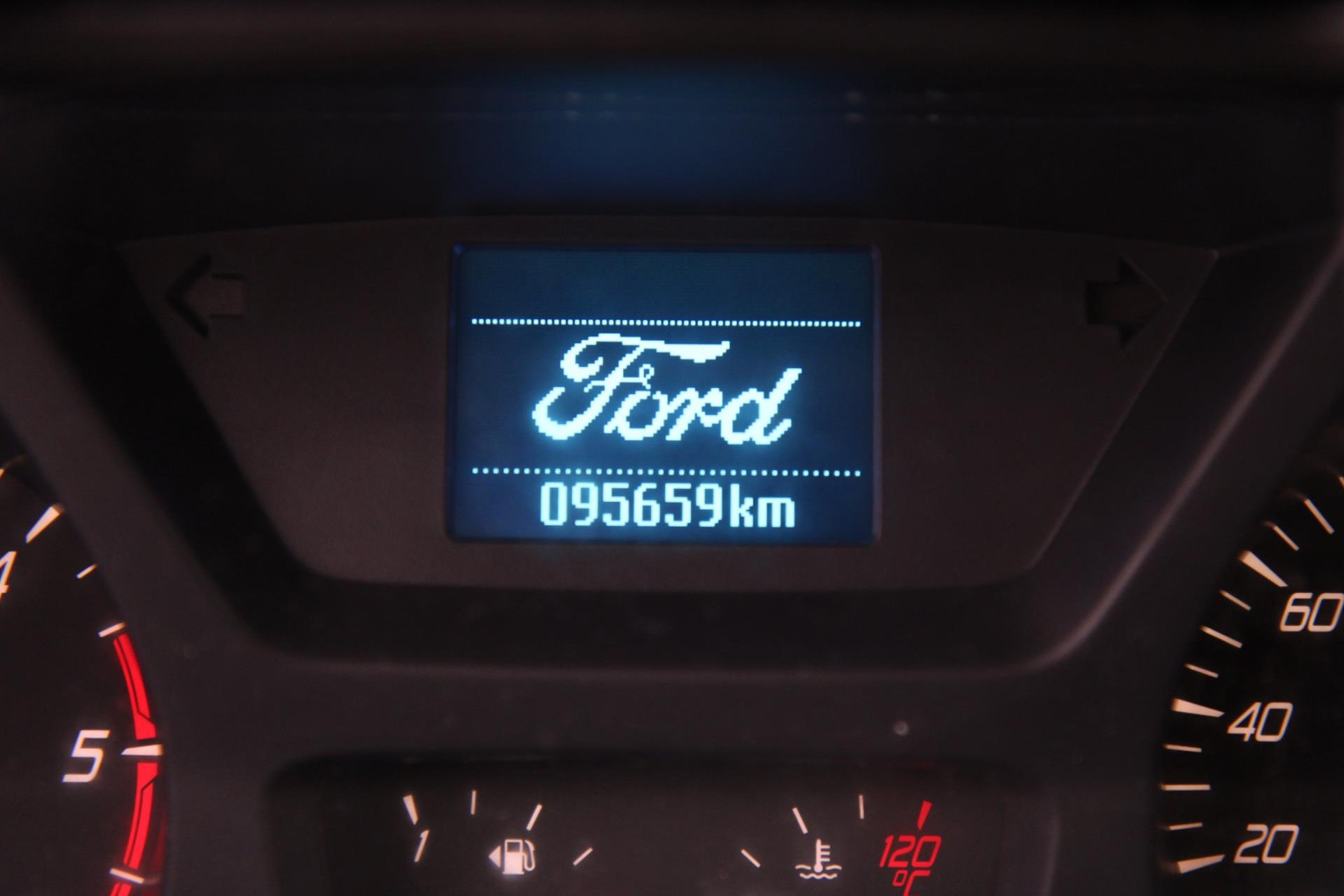 43140860-11.jpg