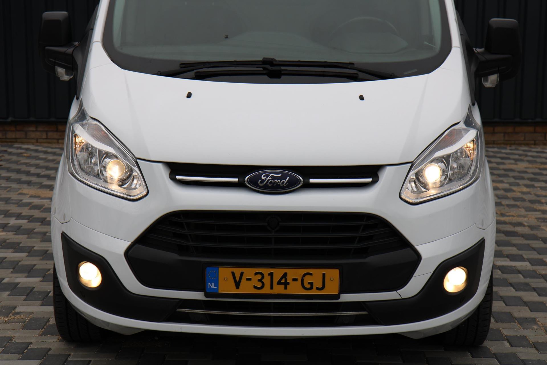 43140860-24.jpg