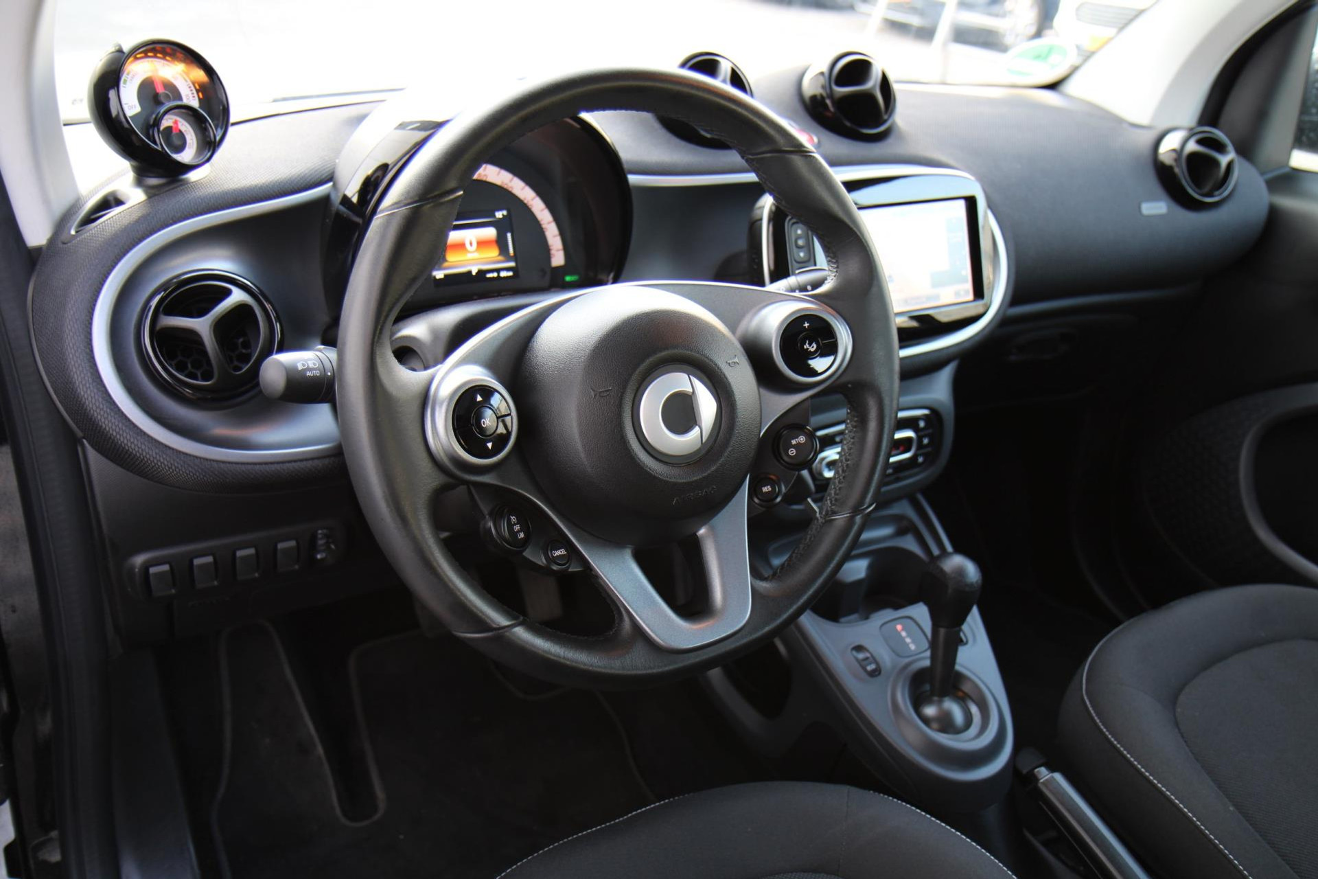 43723108-12.jpg