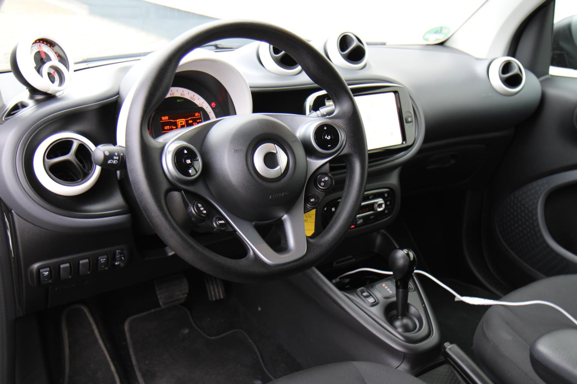 43833354-12.jpg