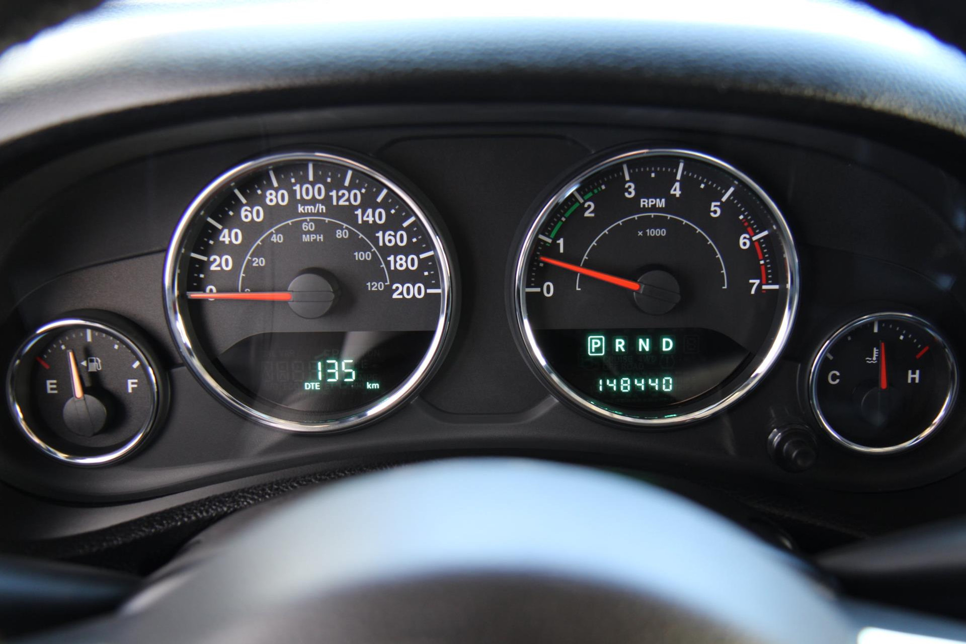 43911358-15.jpg