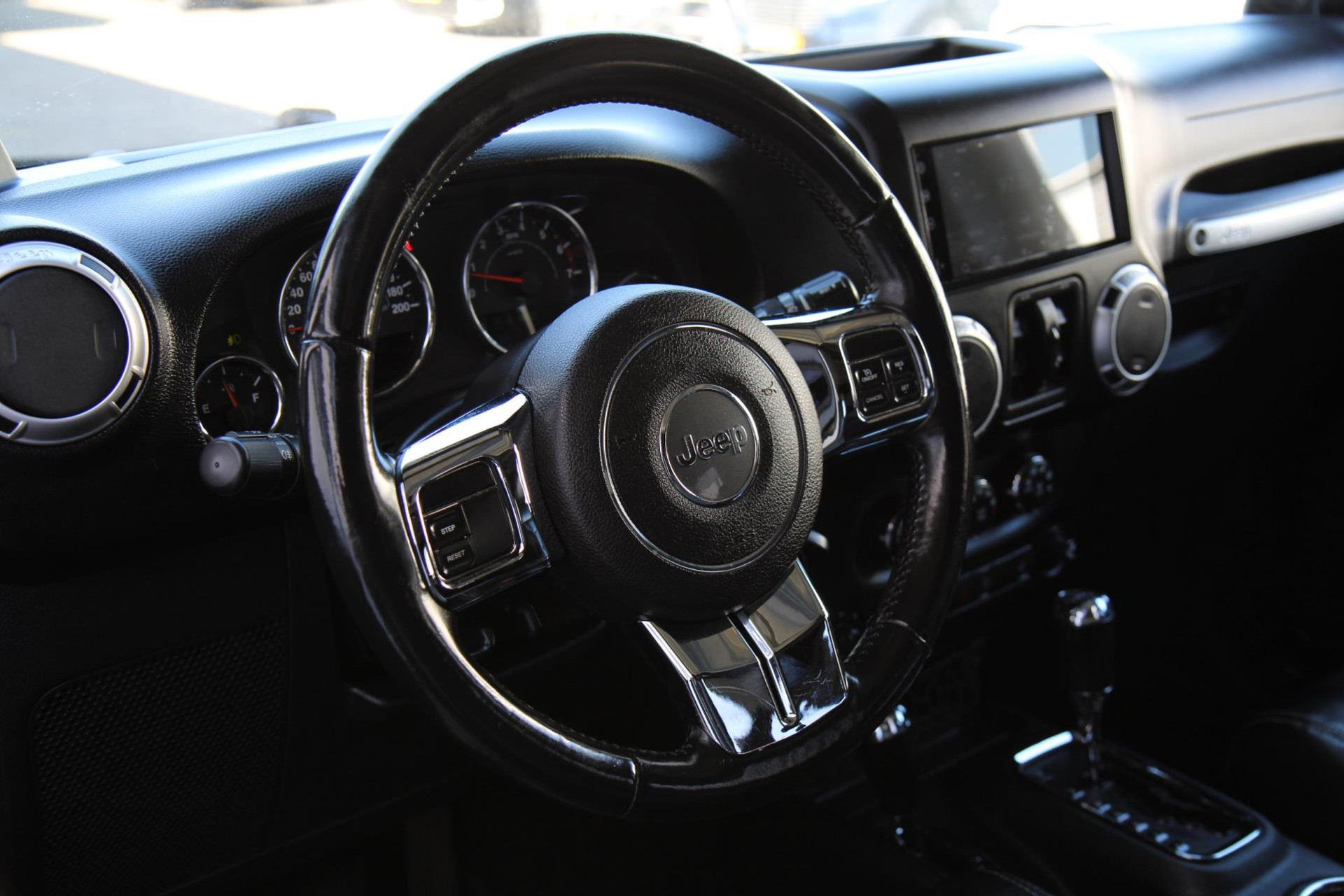 43911358-17.jpg