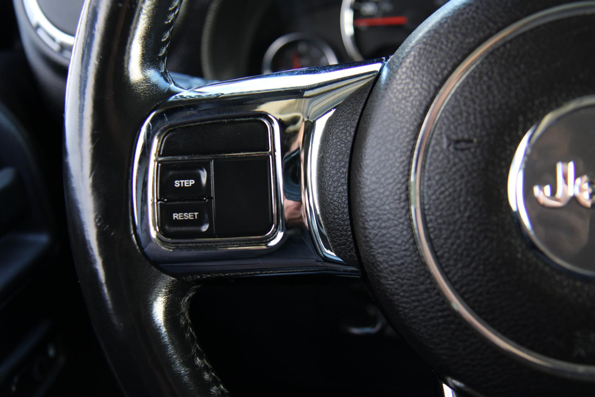 43911358-18.jpg