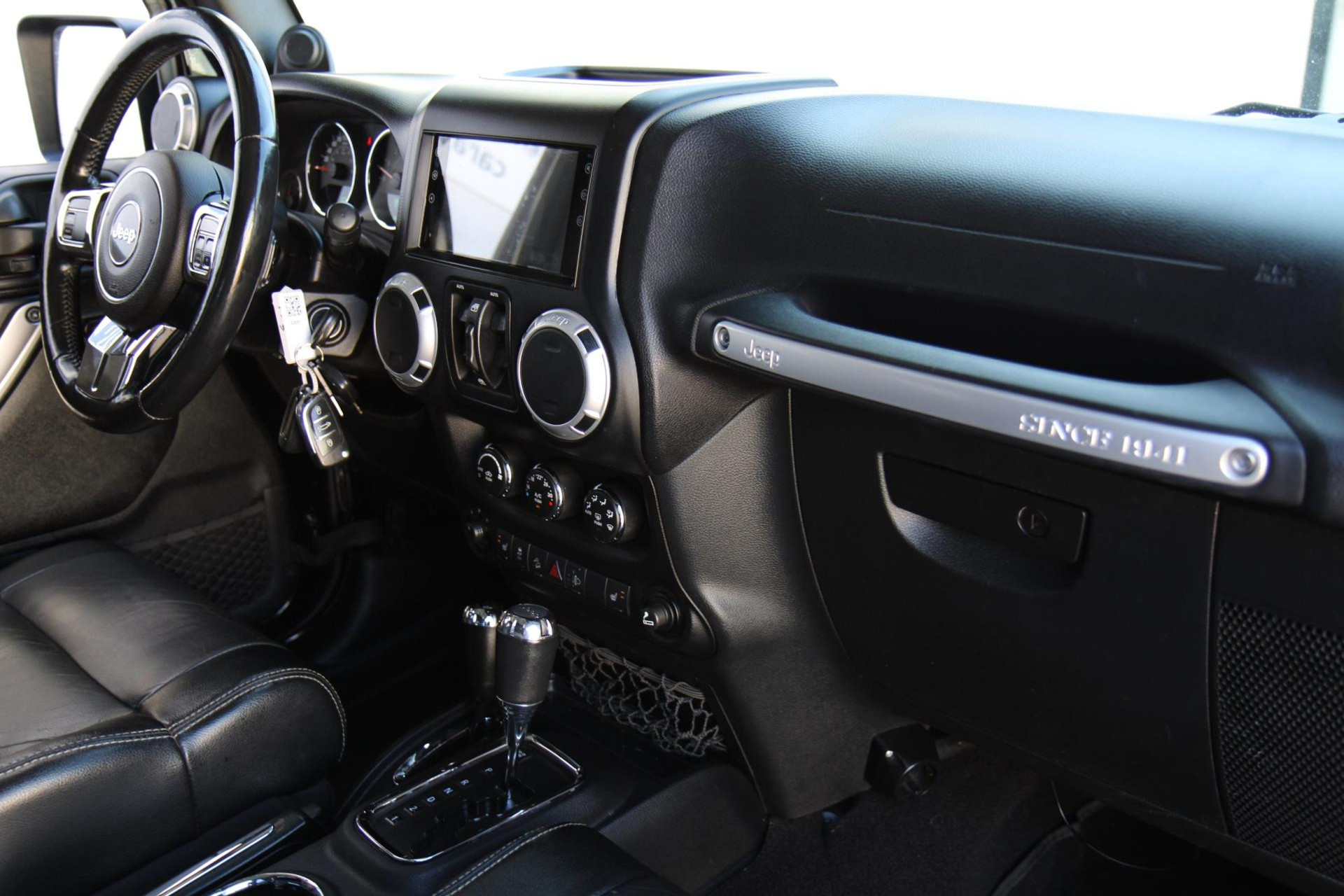 43911358-30.jpg