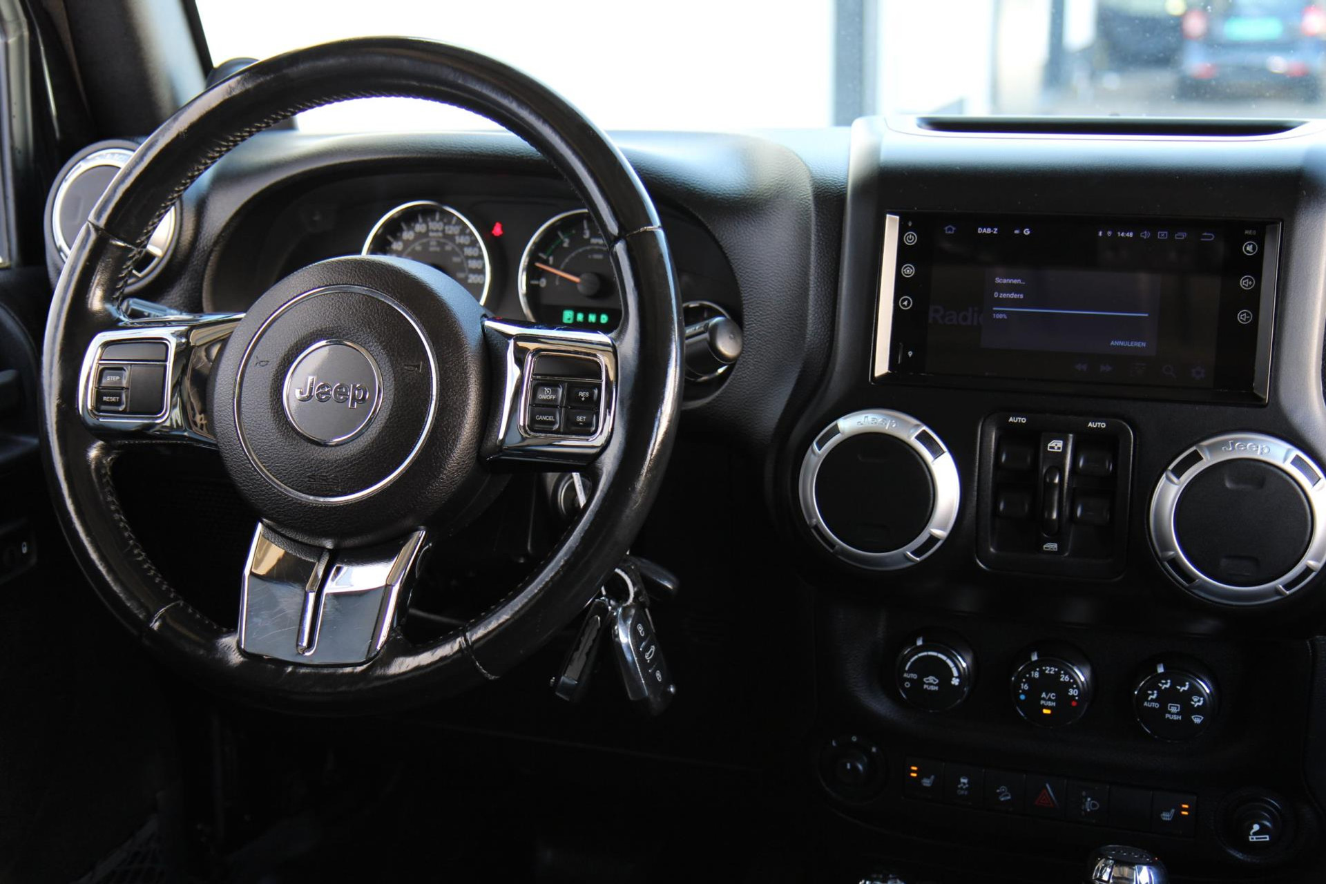 43911358-60.jpg