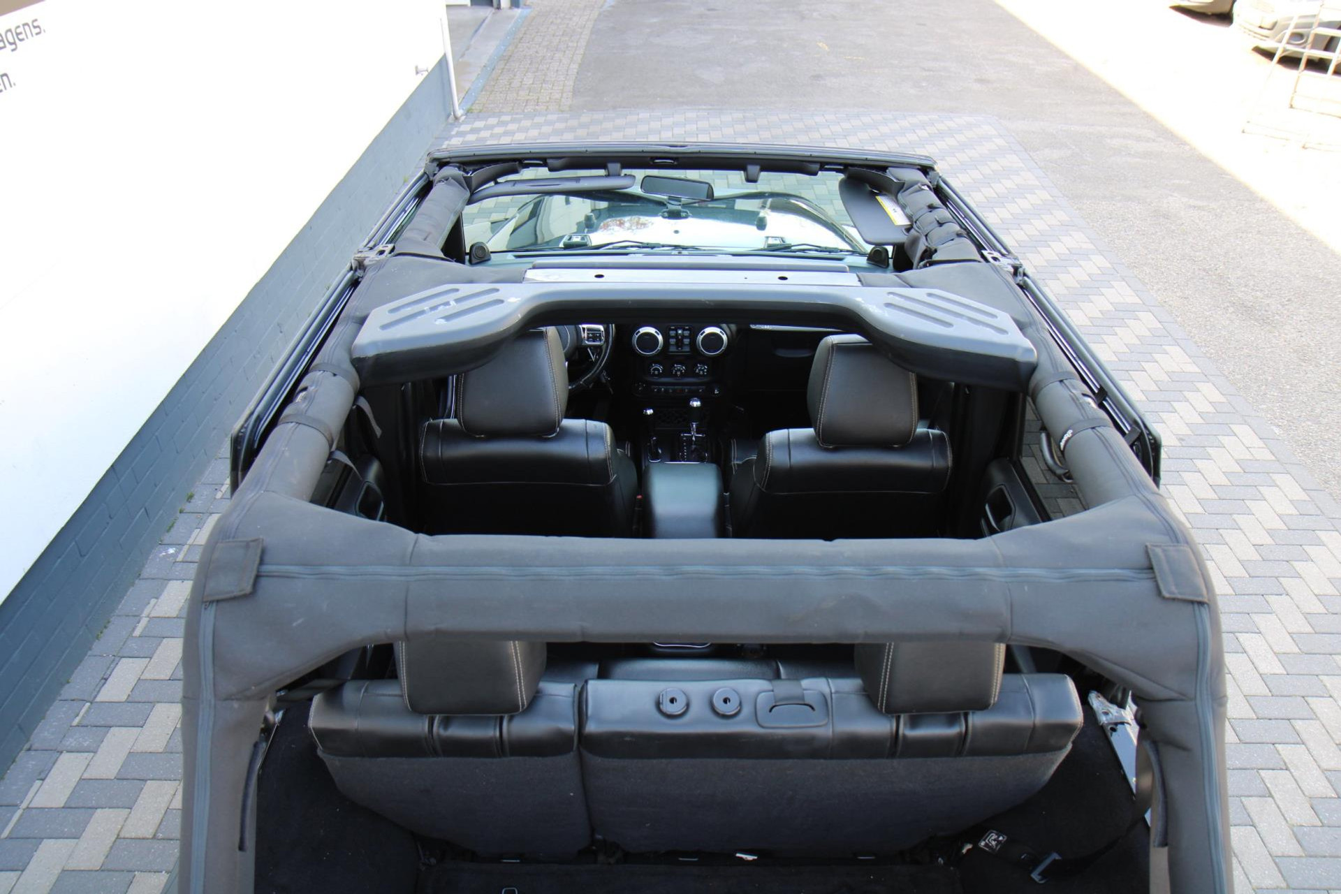 43911358-70.jpg