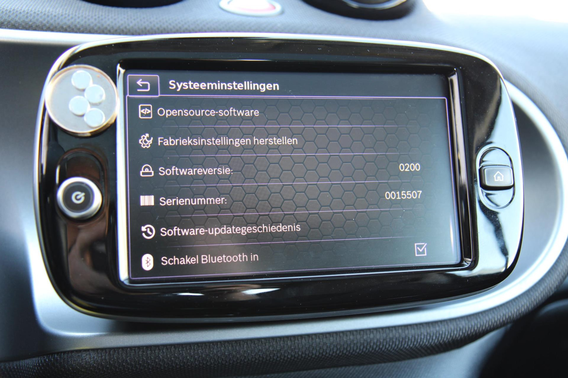 43913895-24.jpg