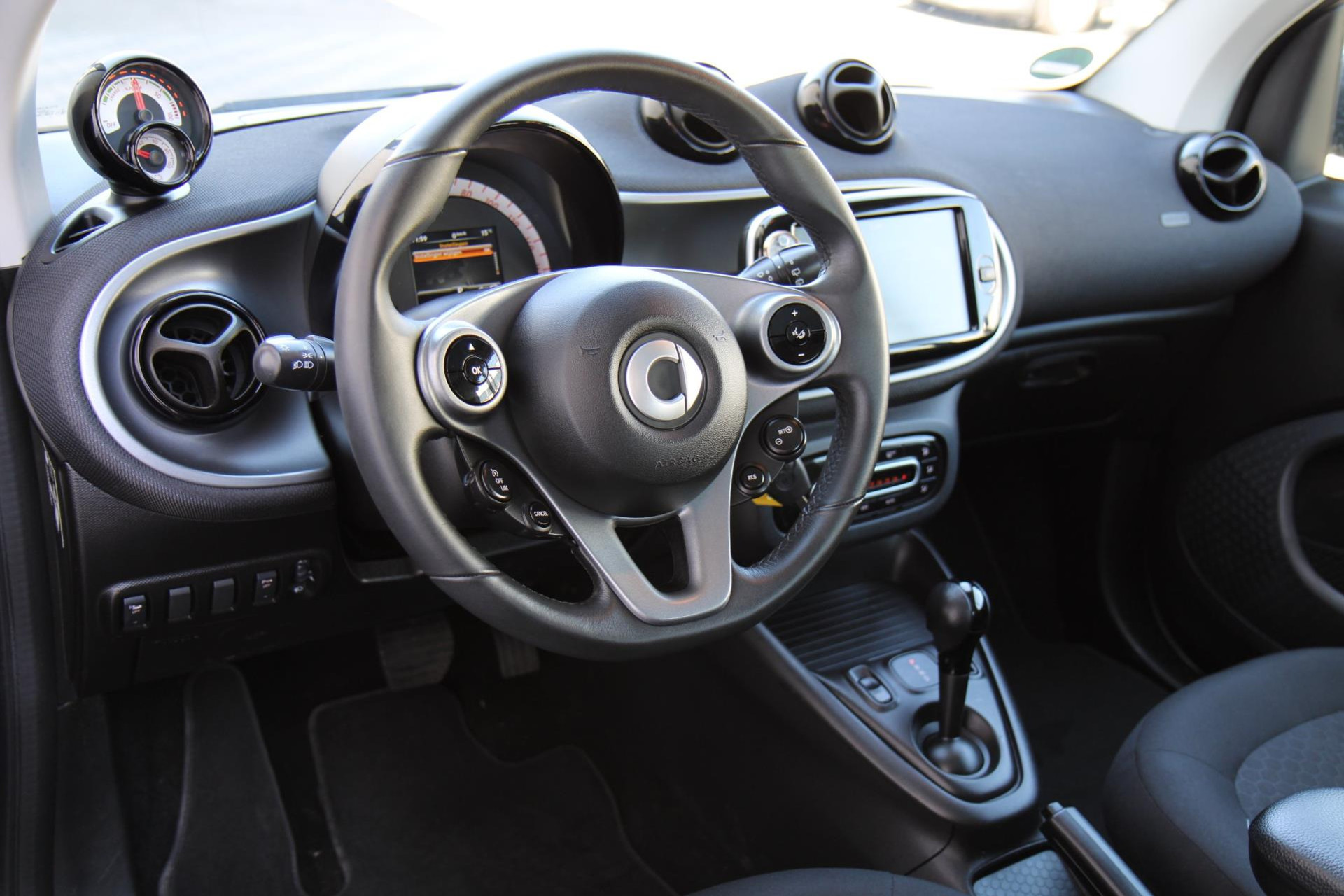 43913895-9.jpg