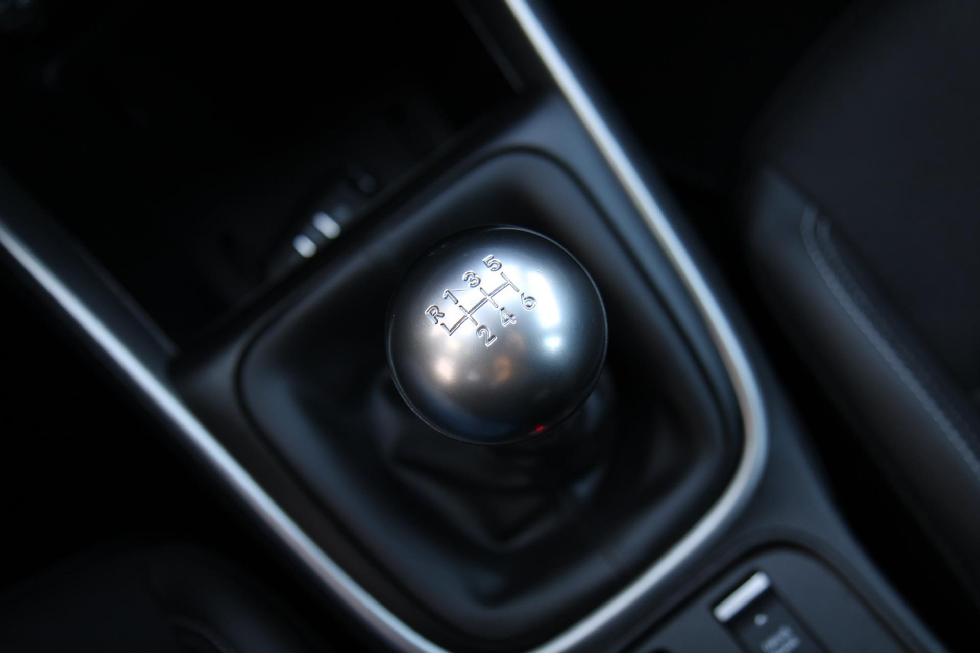 43937210-39.jpg