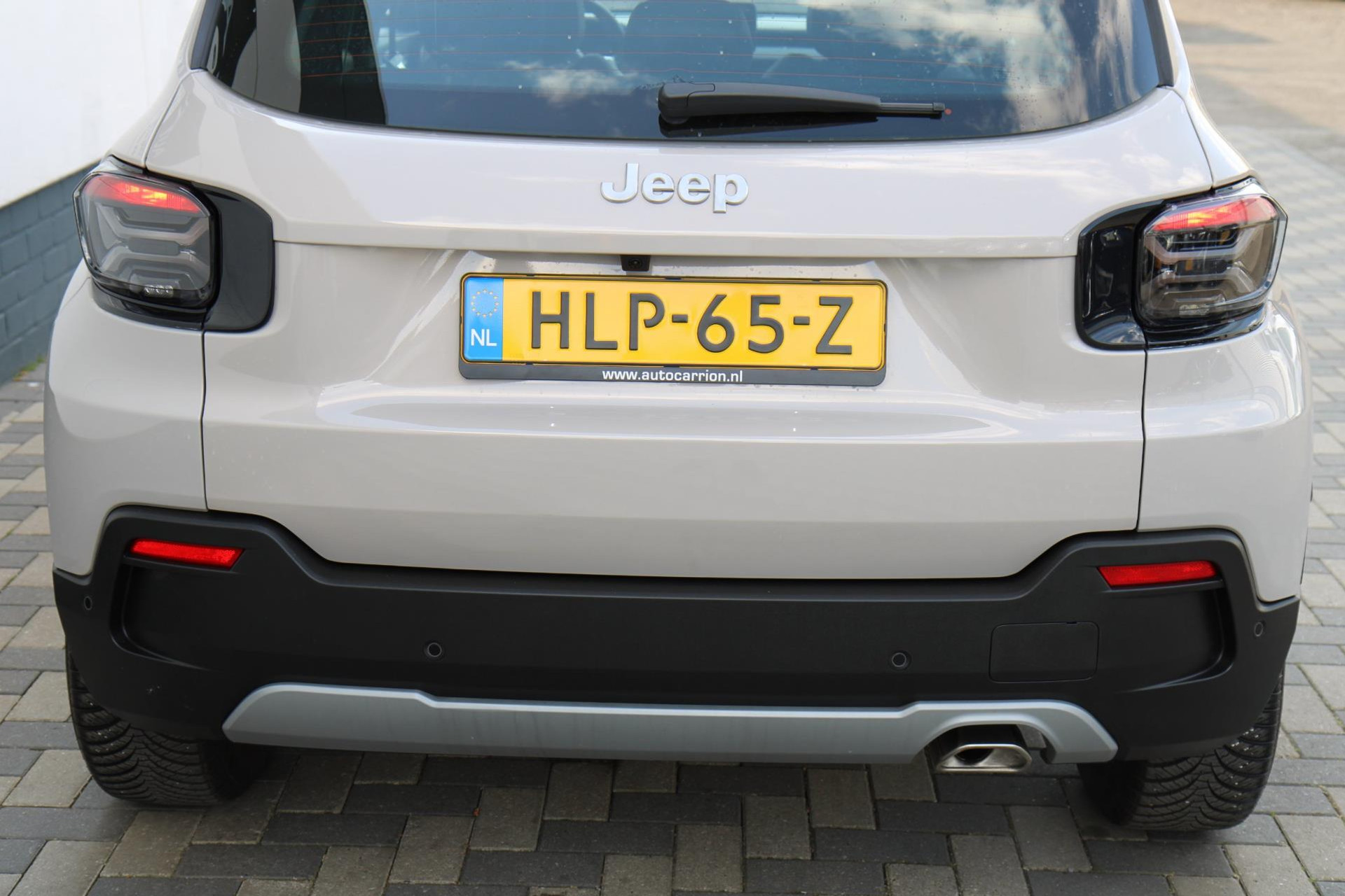 43937210-51.jpg
