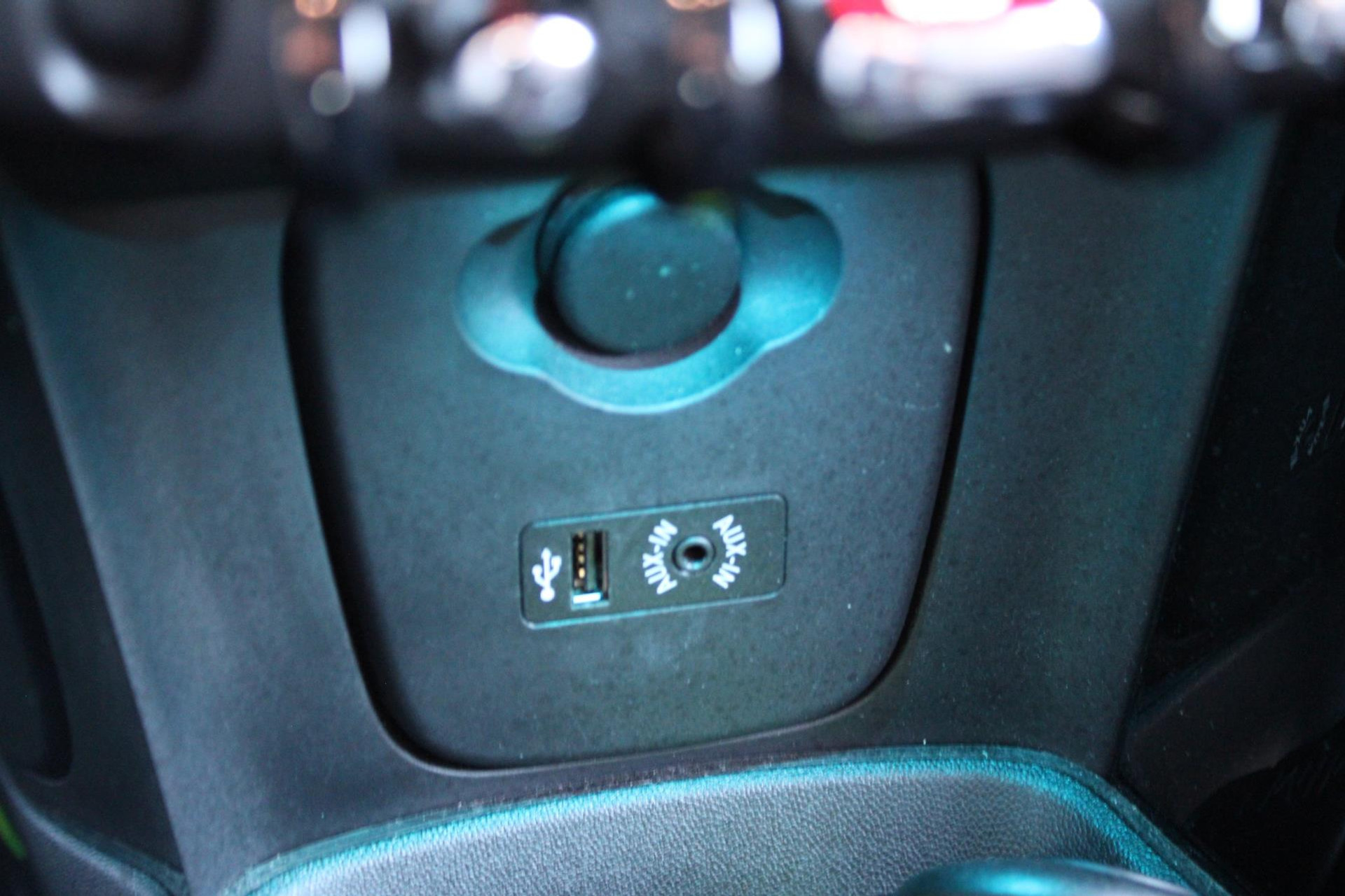 43979035-13.jpg
