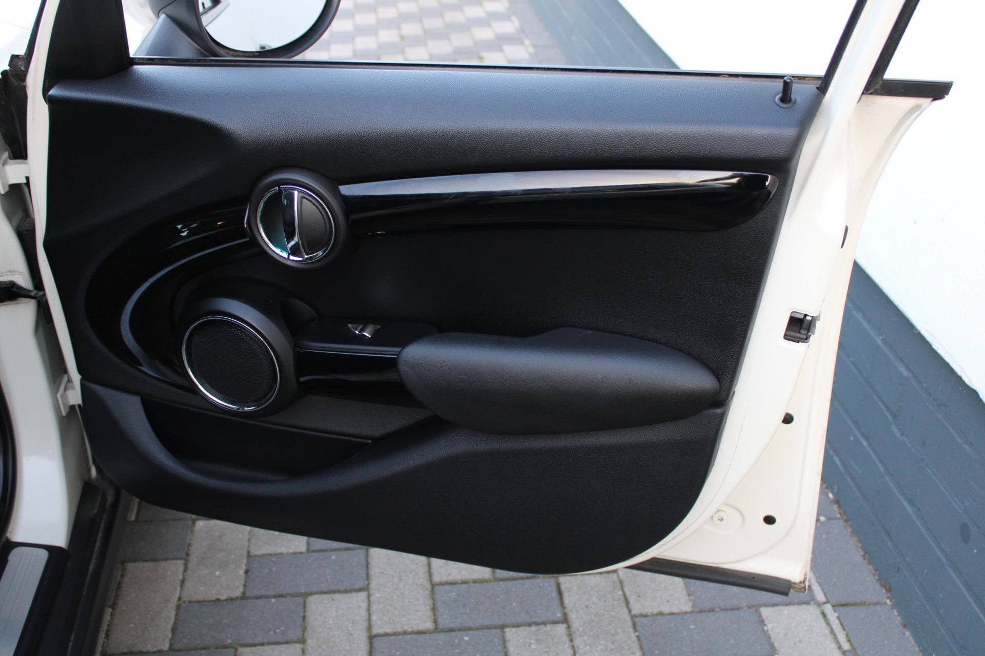 43979035-57.jpg