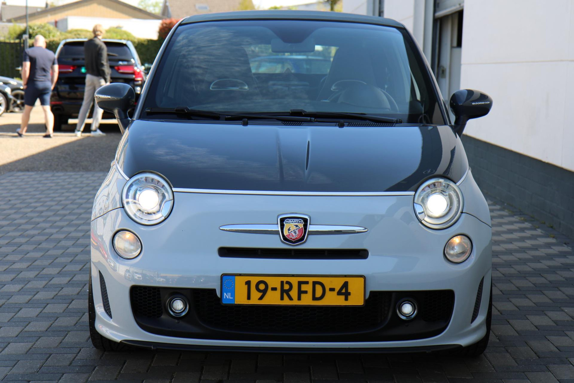 43984930-21.jpg