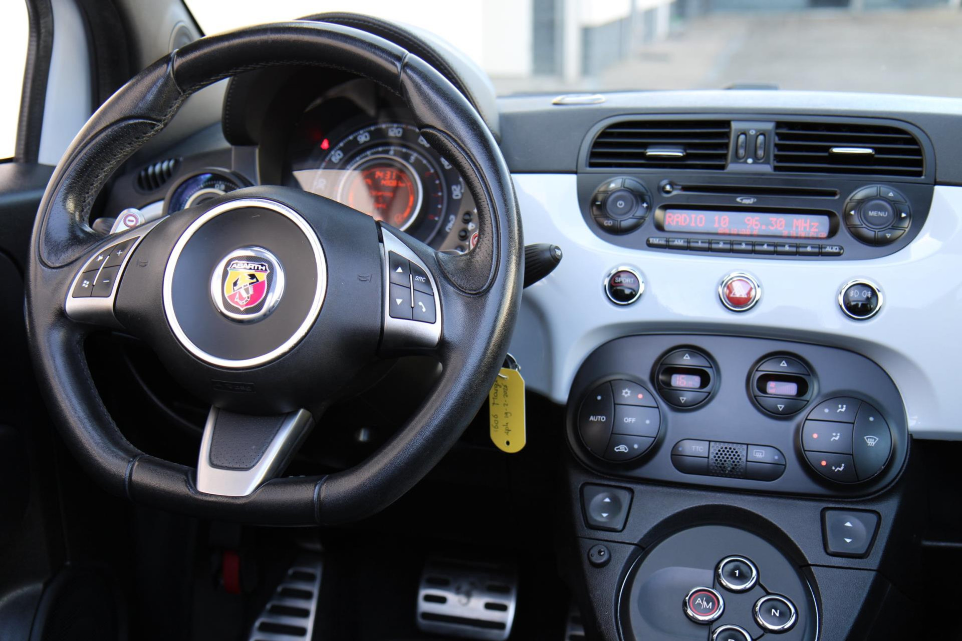 43984930-44.jpg