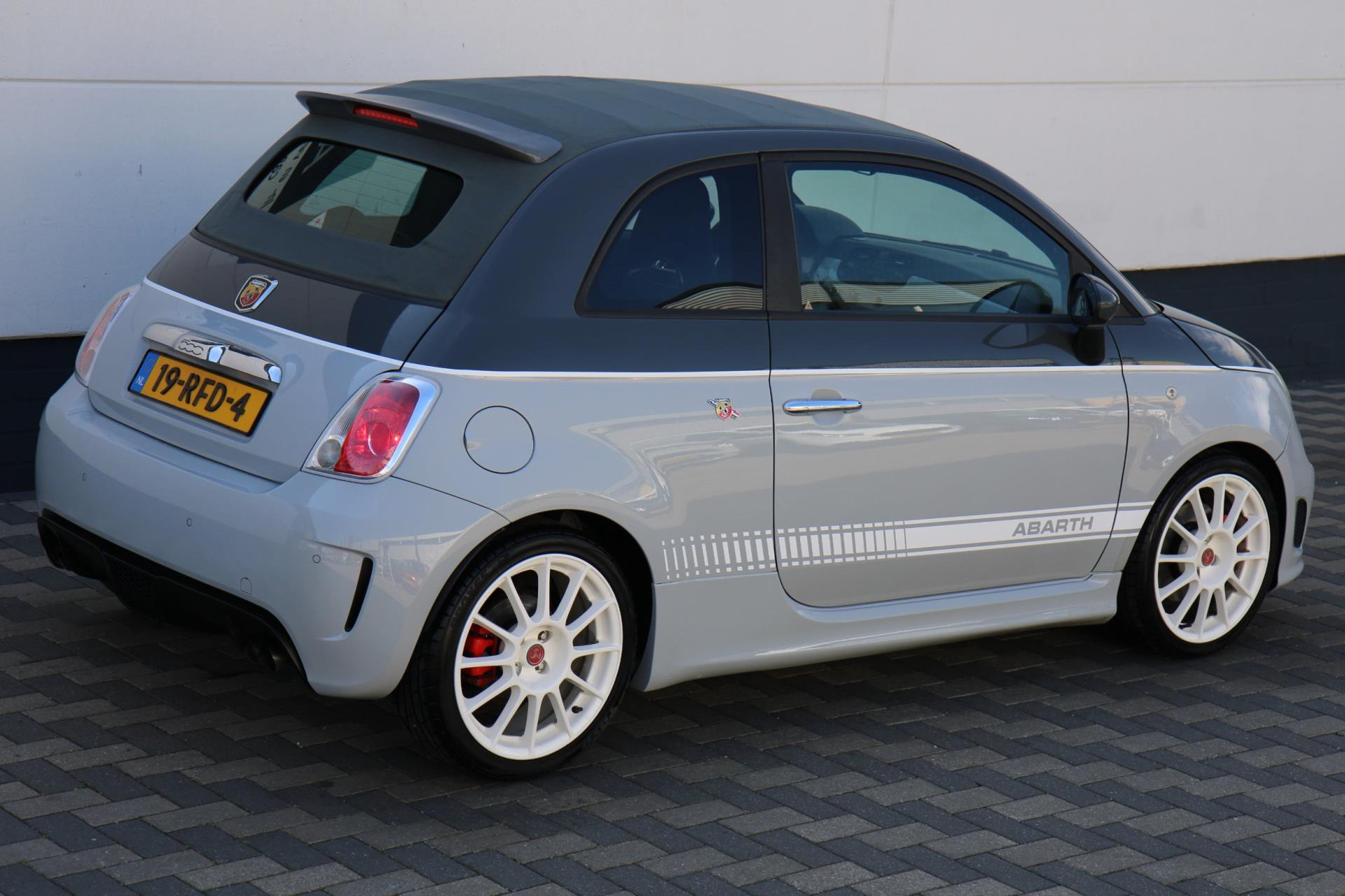 43984930-6.jpg