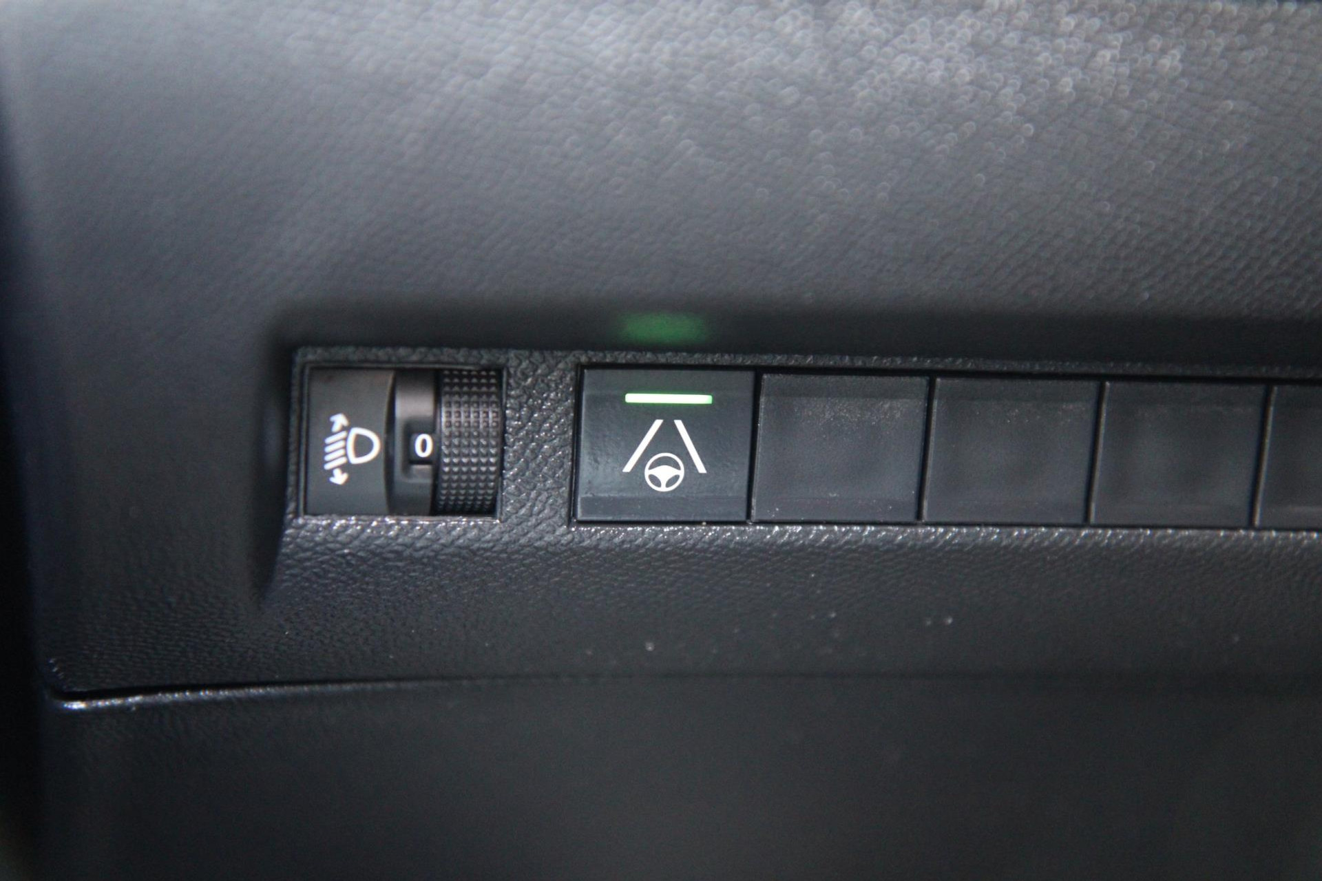 44238975-57.jpg