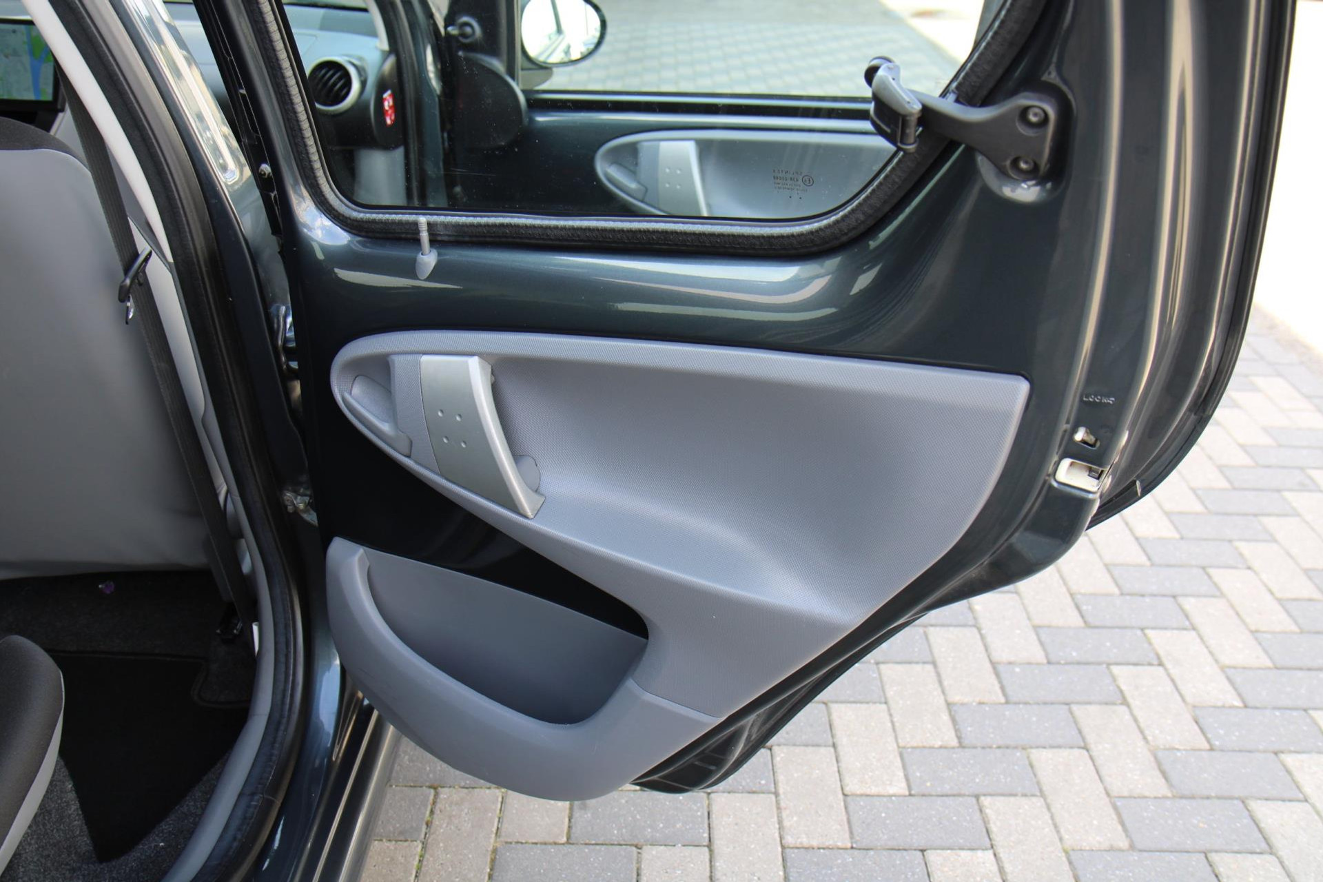 44269739-34.jpg