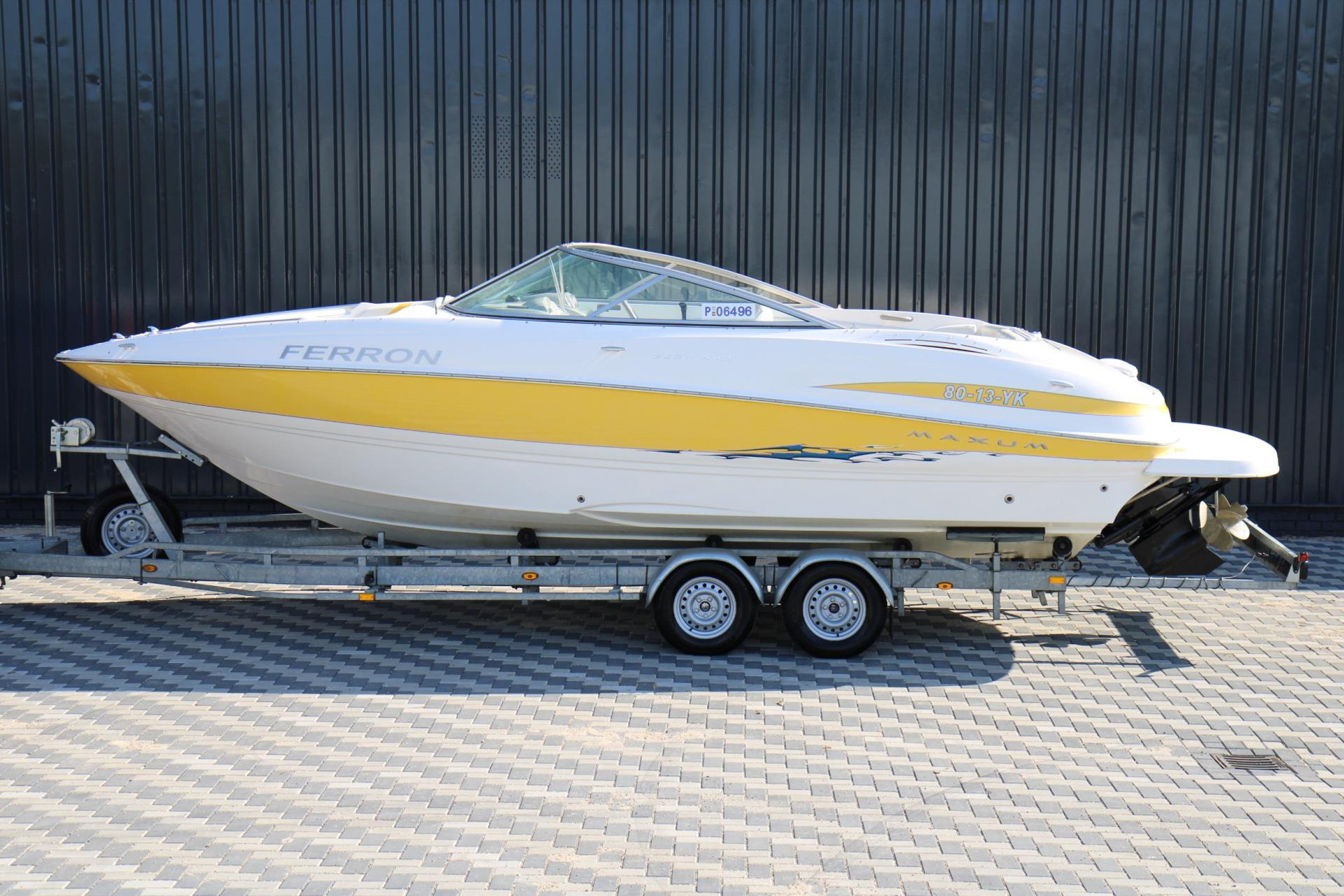 44272003-2.jpg
