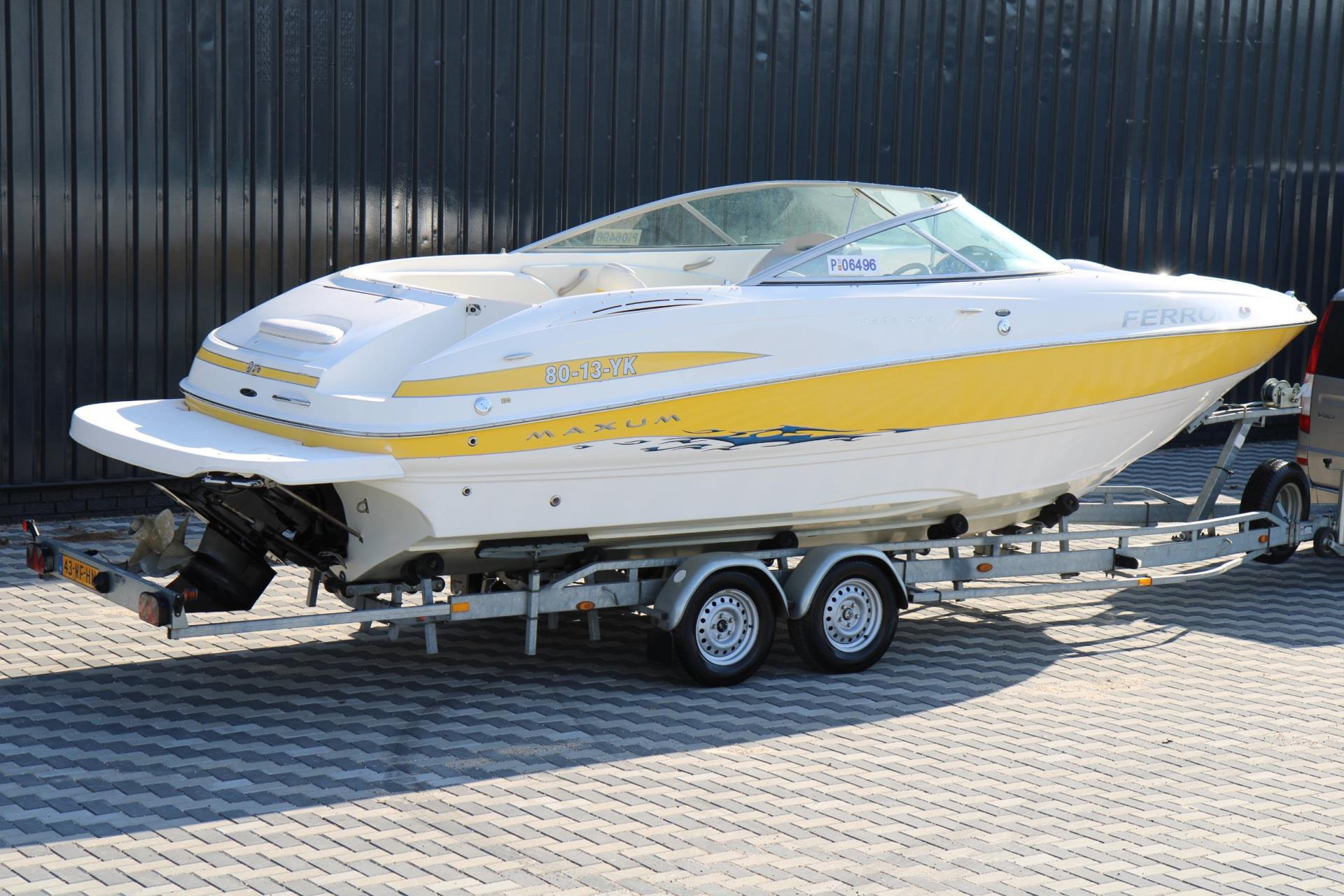 44272003-3.jpg