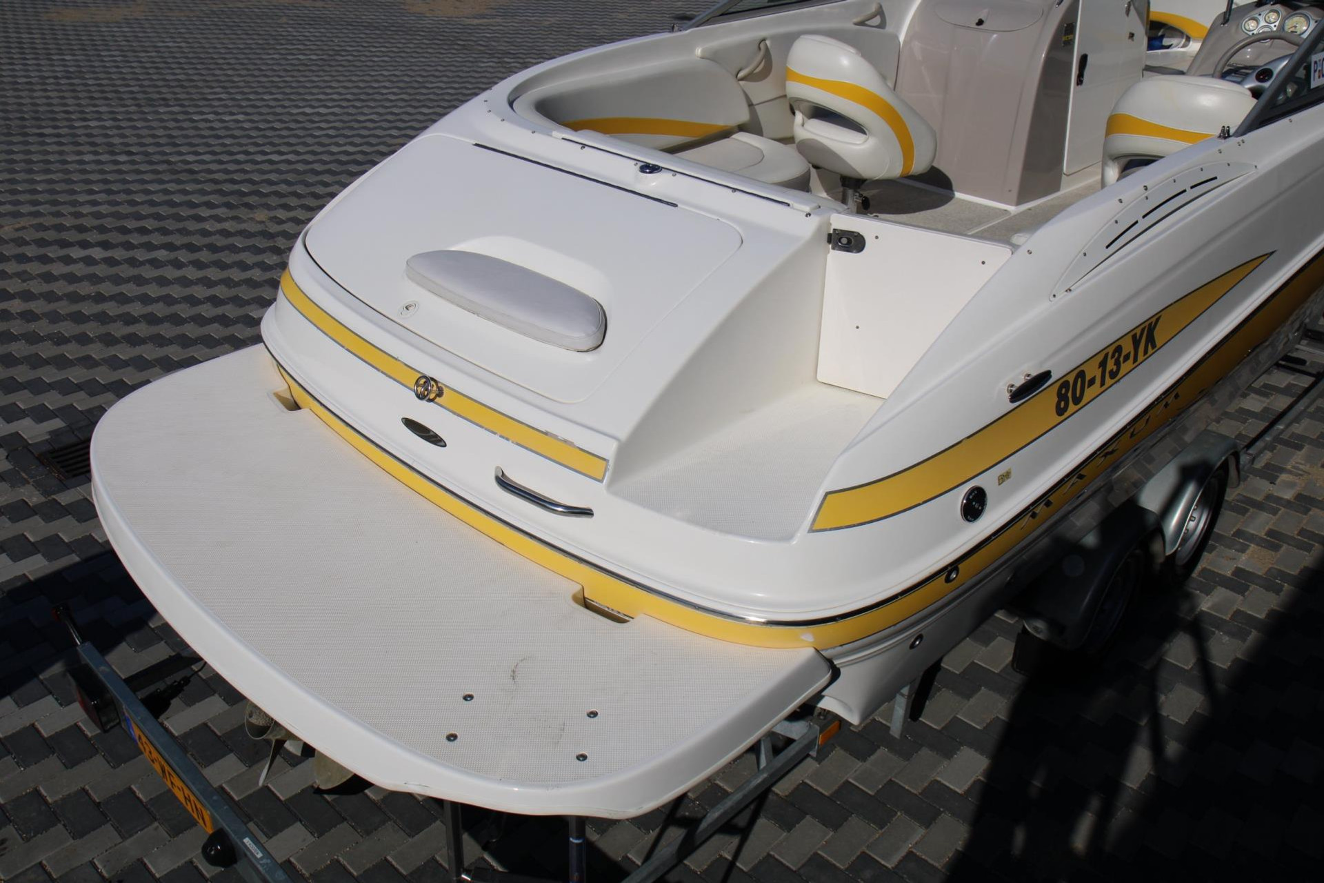 44272003-9.jpg