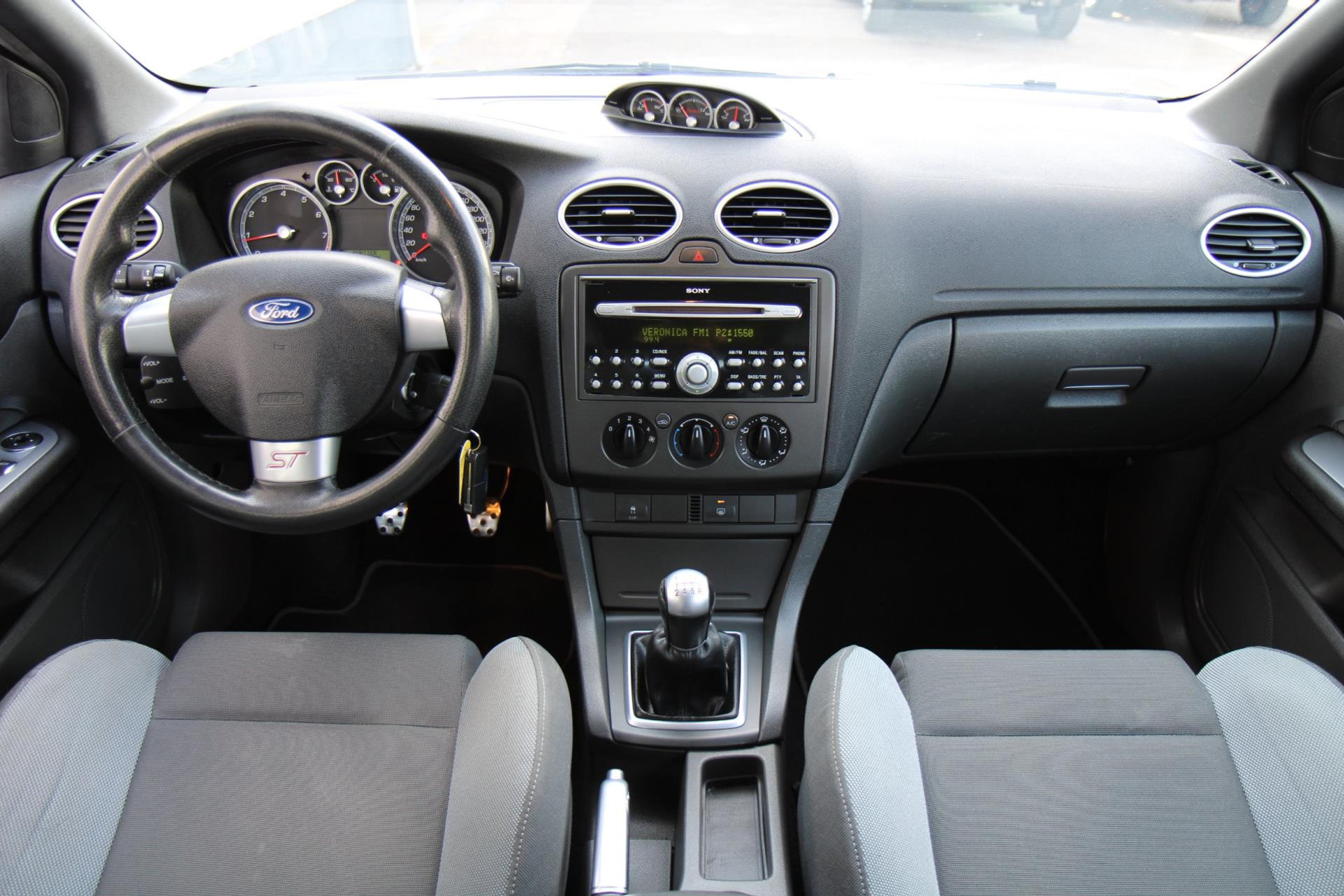 44381677-10.jpg