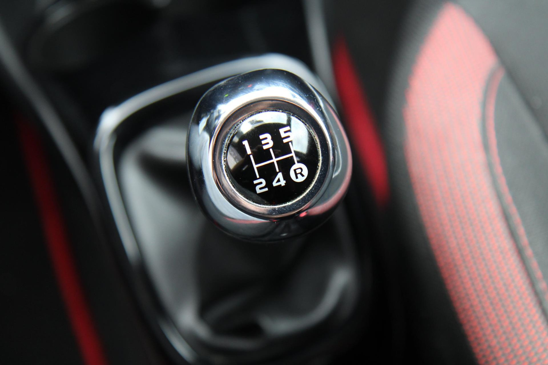 44404719-18.jpg