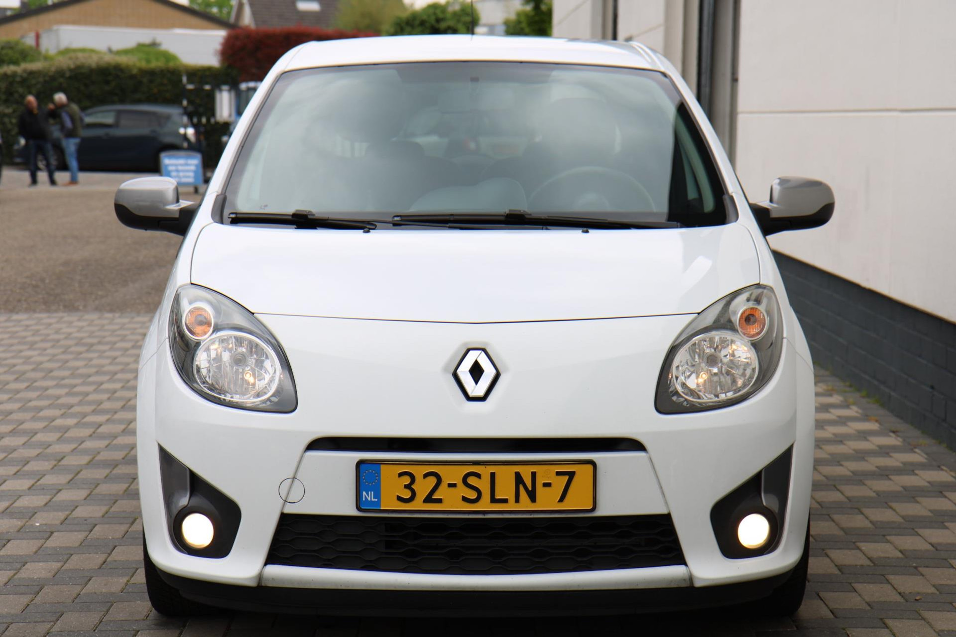 44433203-20.jpg