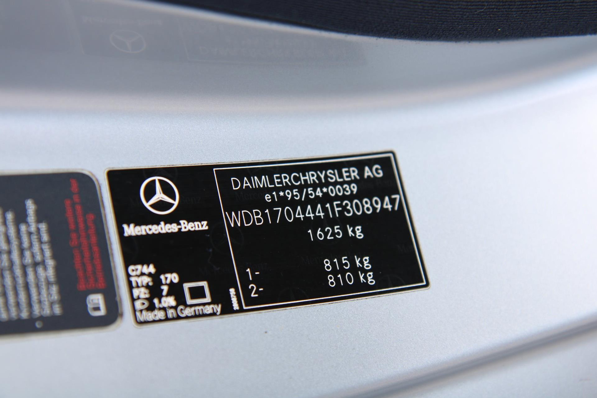 44488416-25.jpg