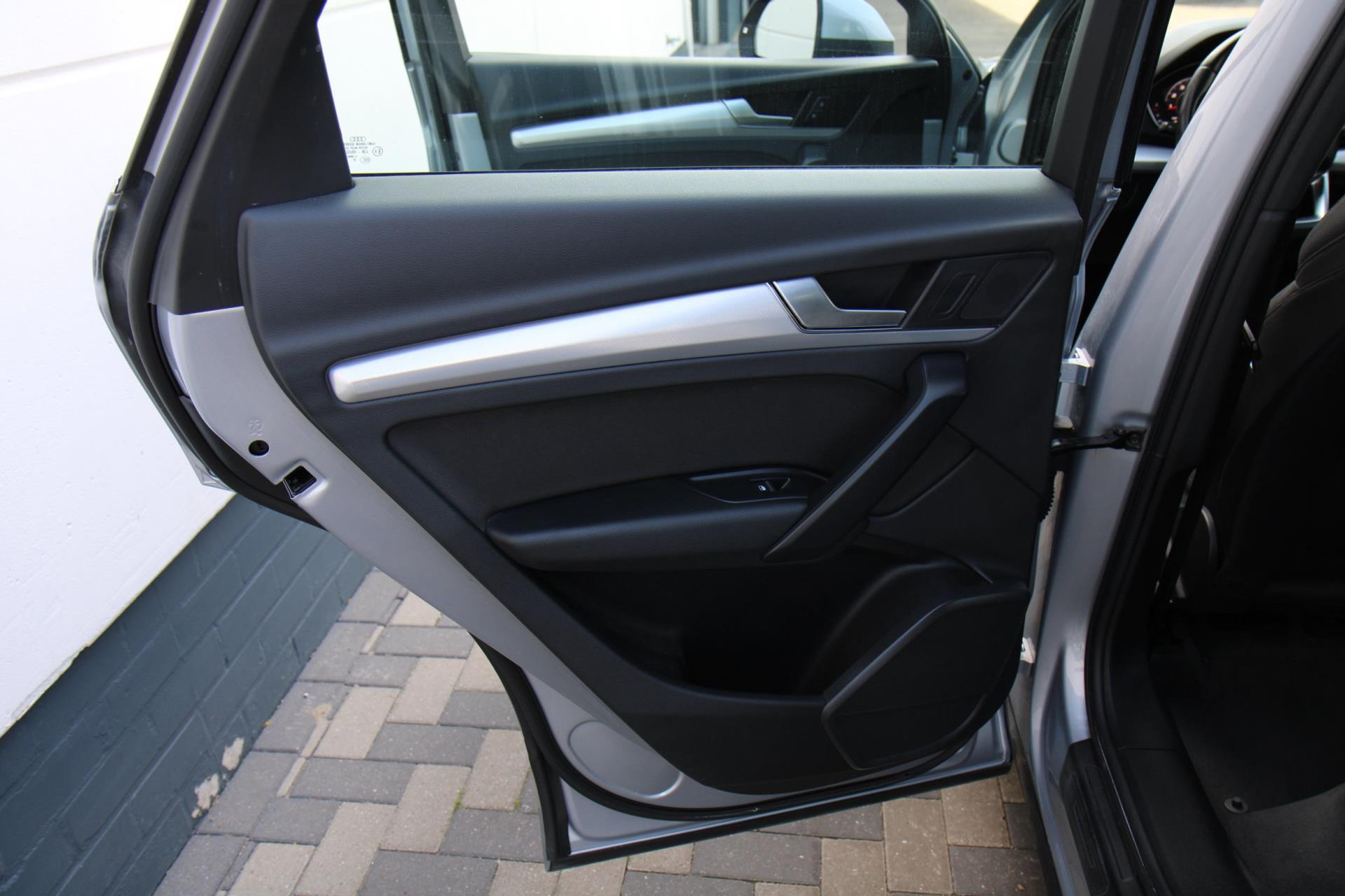 44972348-87.jpg