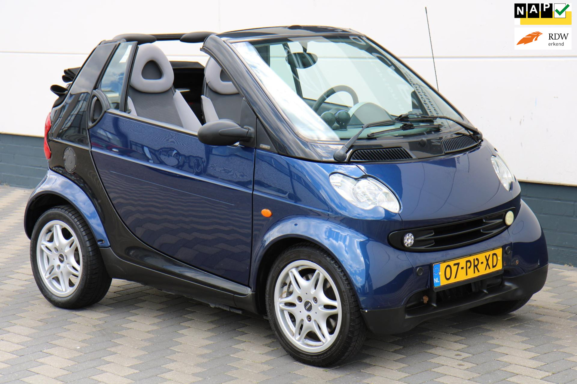 44416526-68.jpg