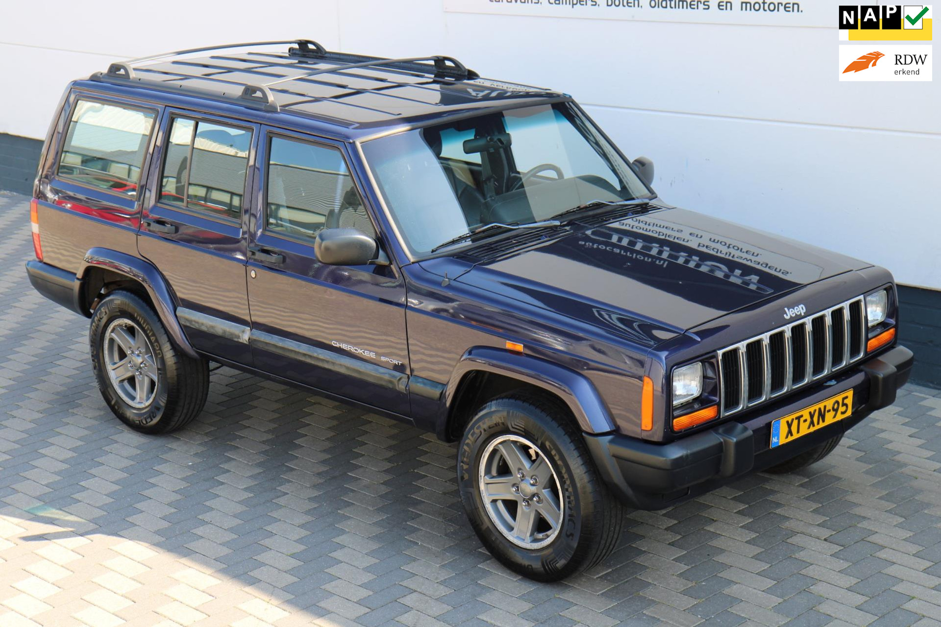 44704132-72.jpg
