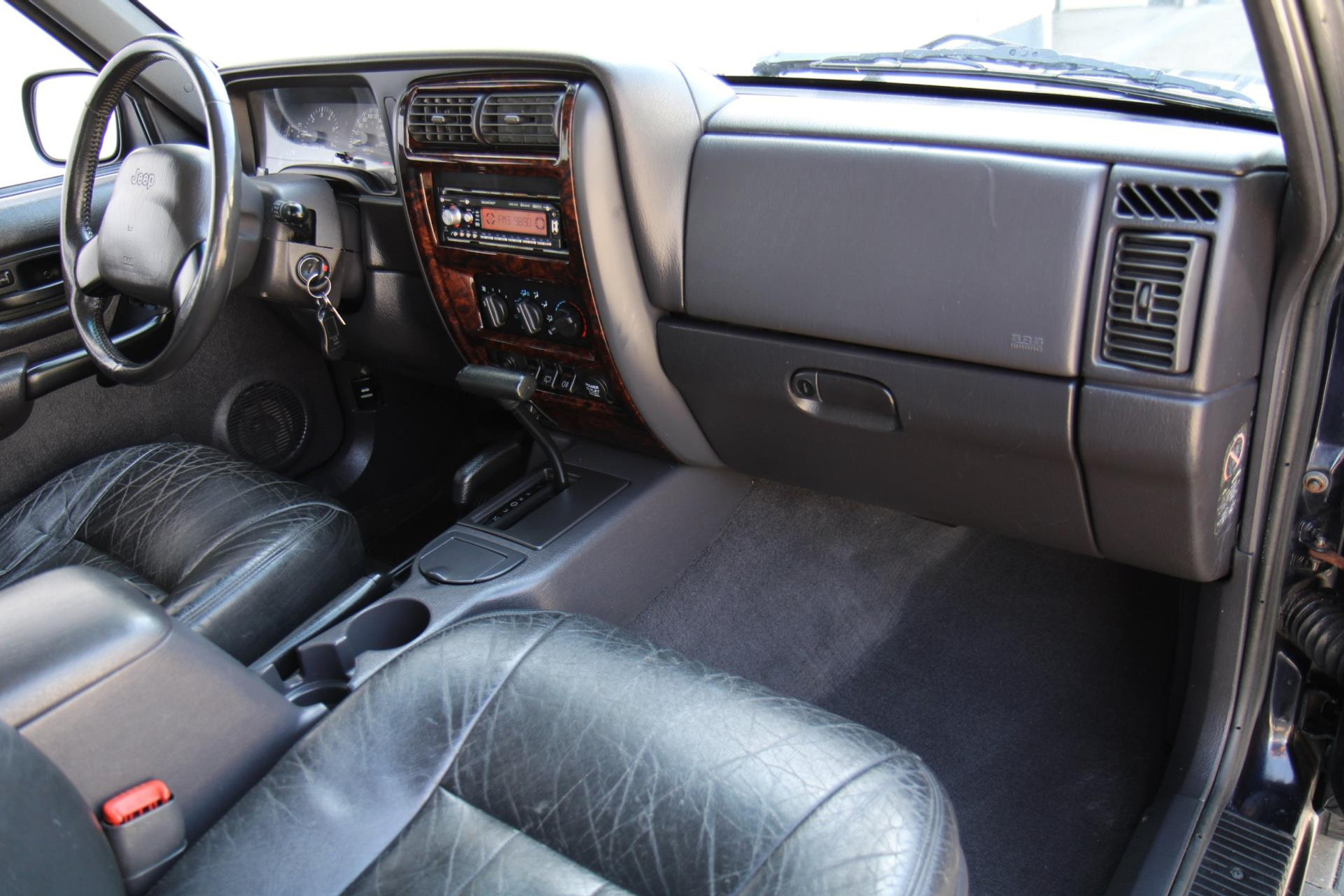 45062253-26.jpg