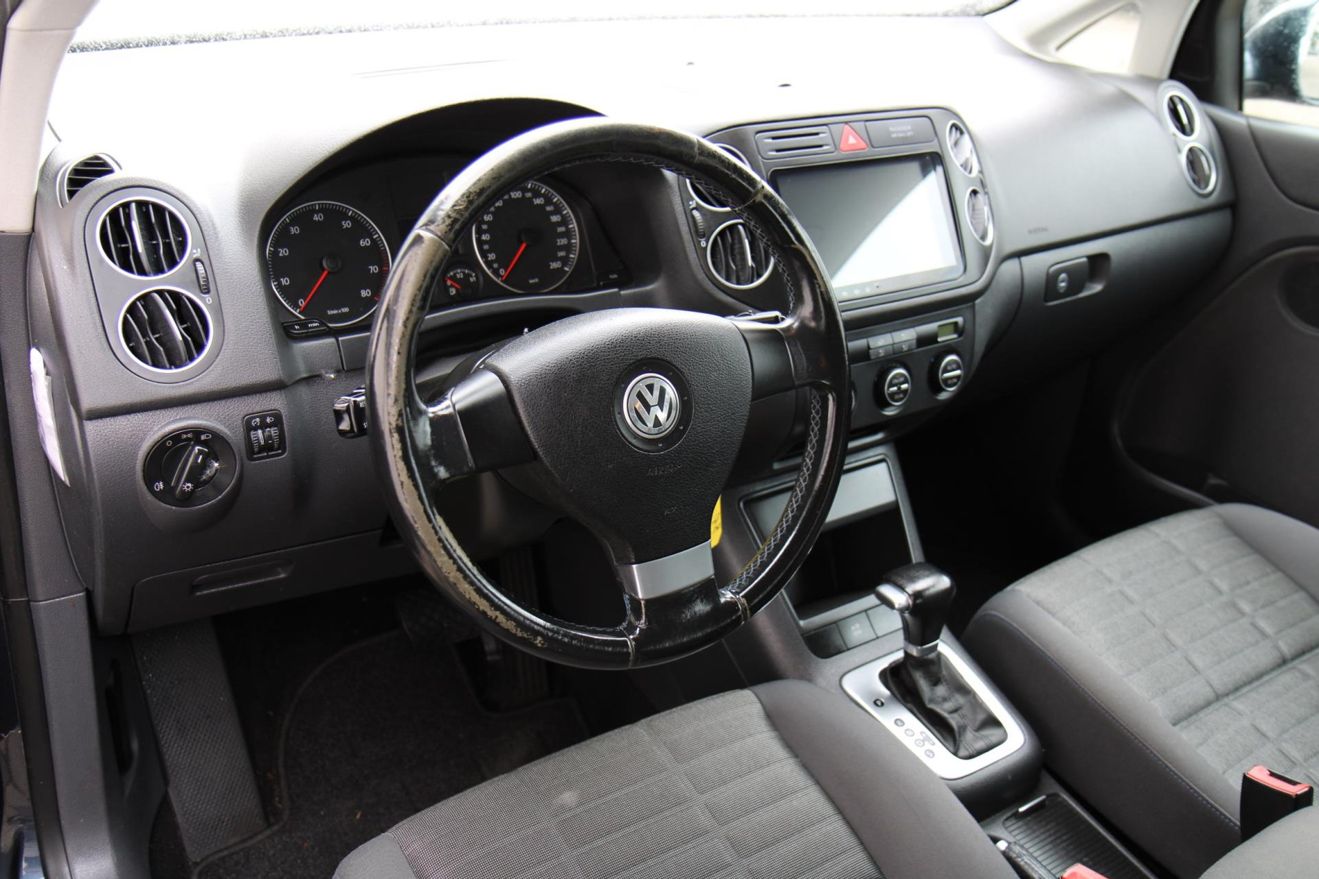 45303044-10.jpg