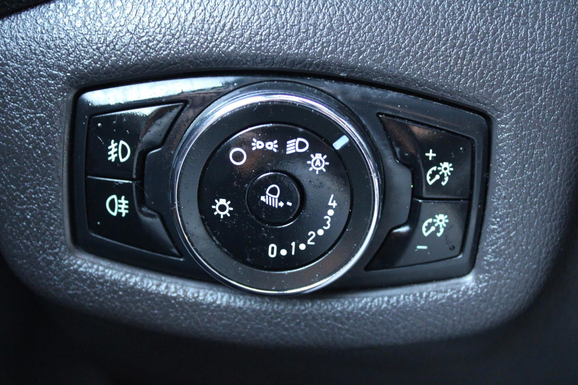 45409315-17.jpg