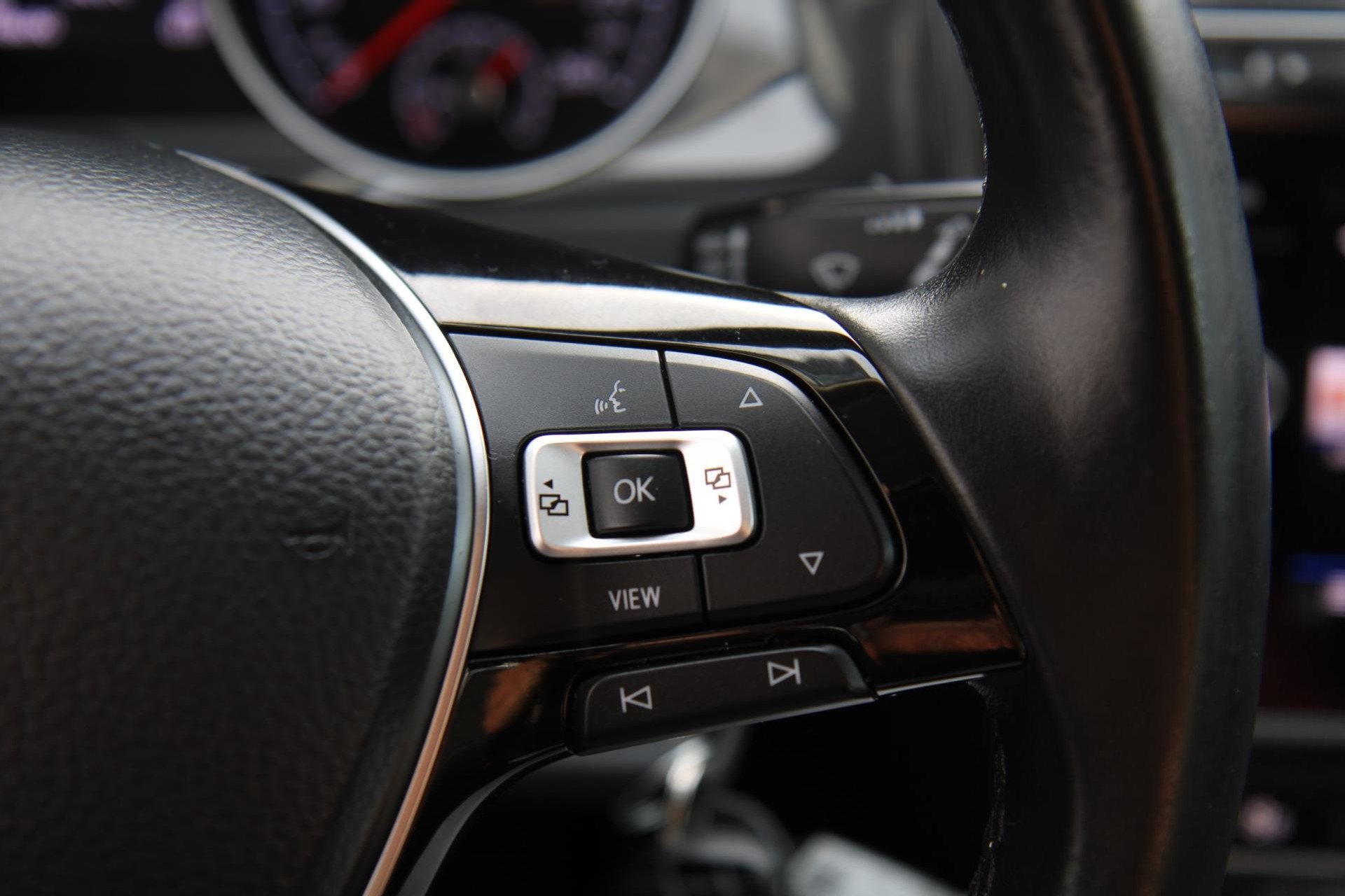 45769427-14.jpg