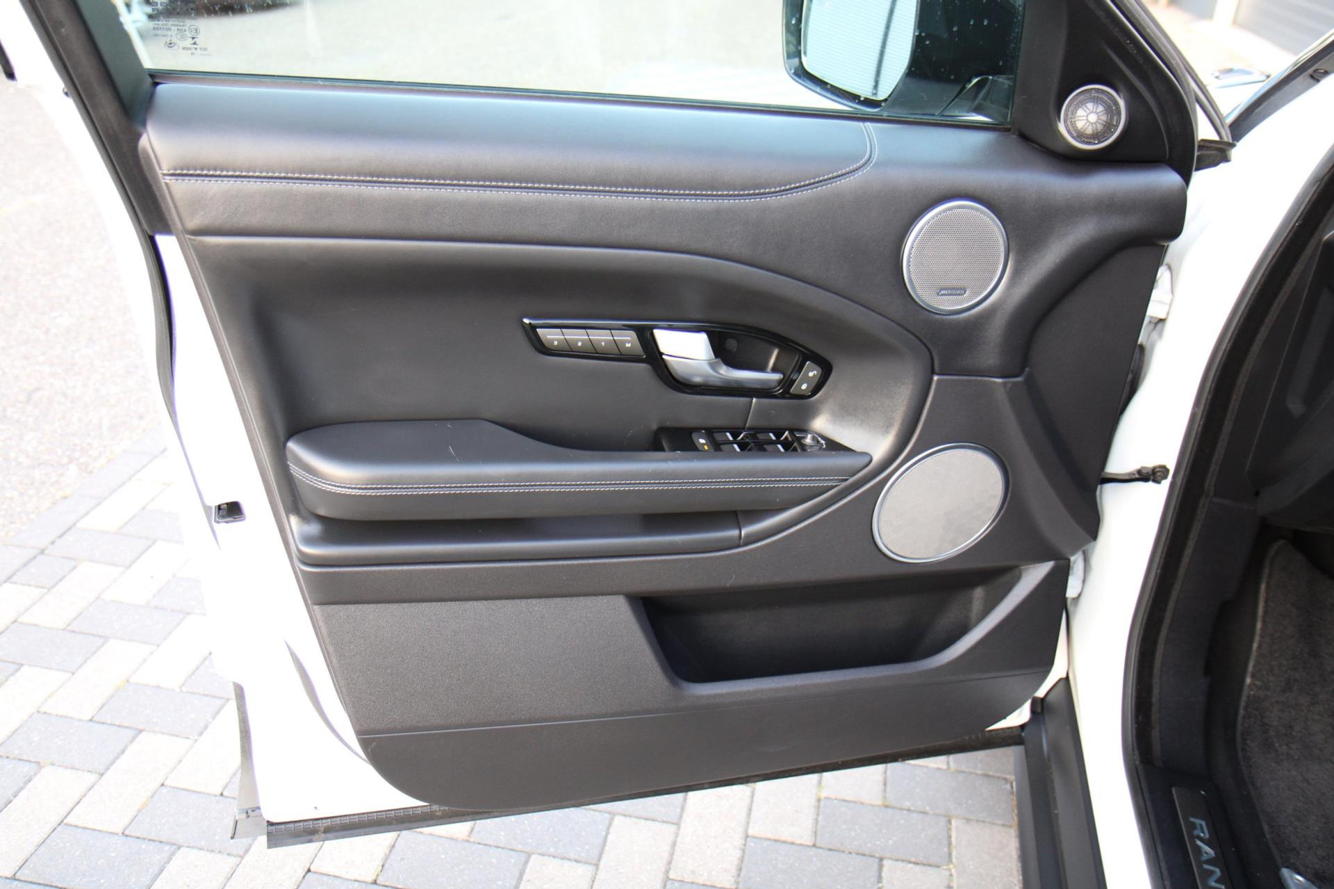 45820093-15.jpg